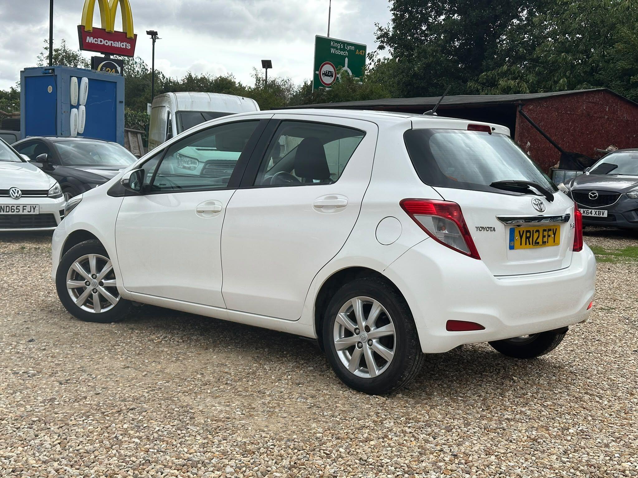 Toyota Yaris view 4