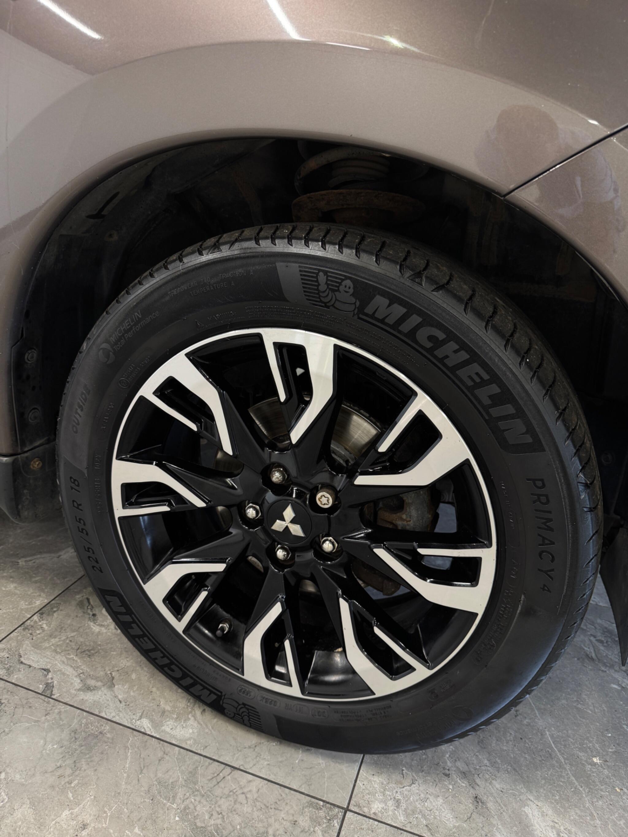 Mitsubishi Outlander view 28