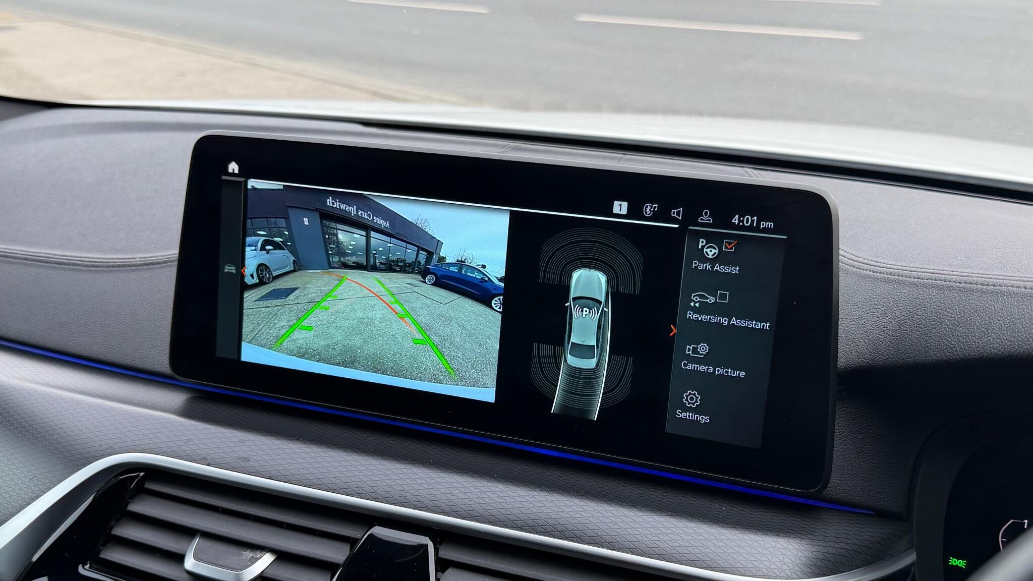 BMW 5 Series view 13