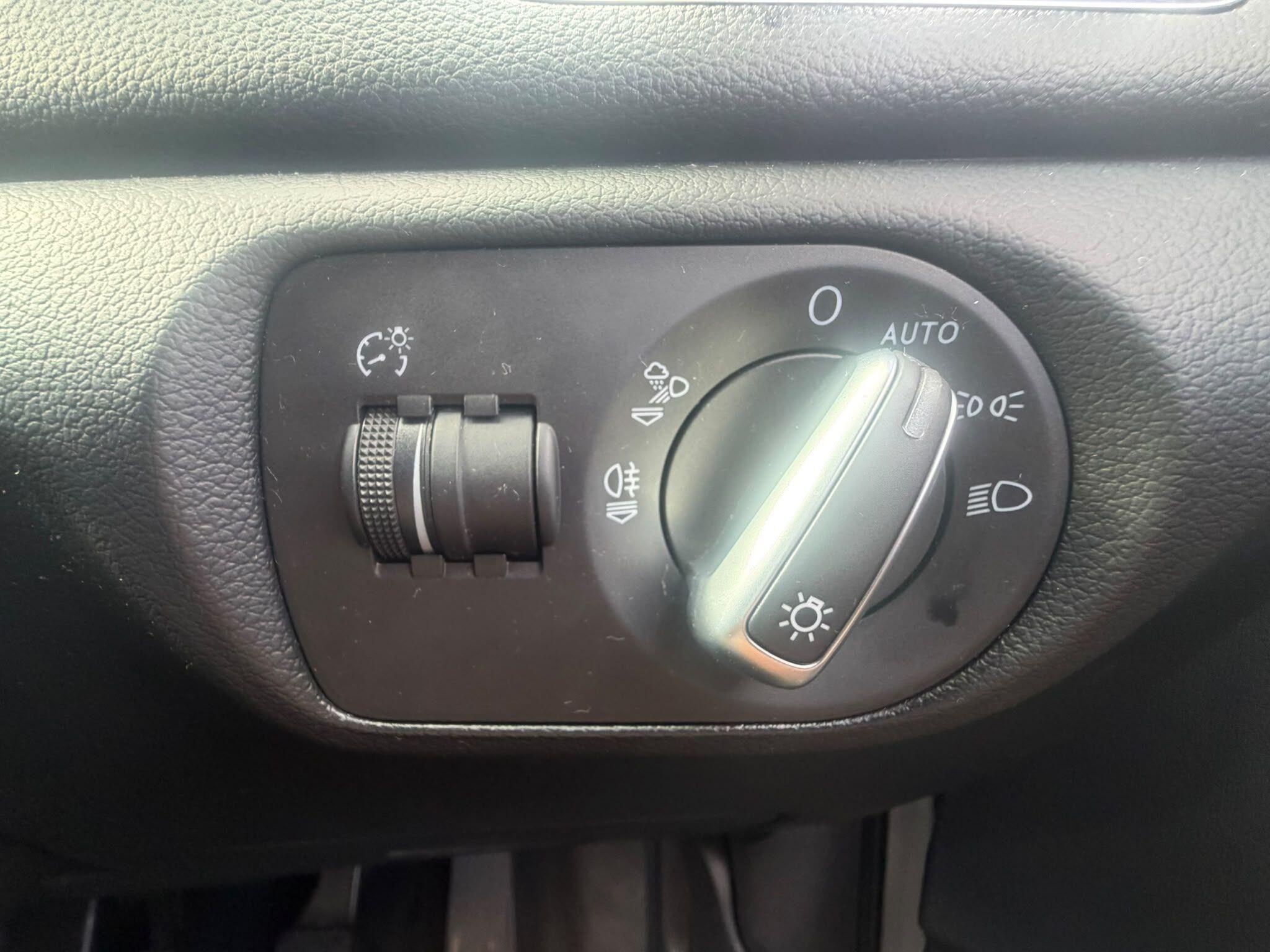 Audi Q3 view 25