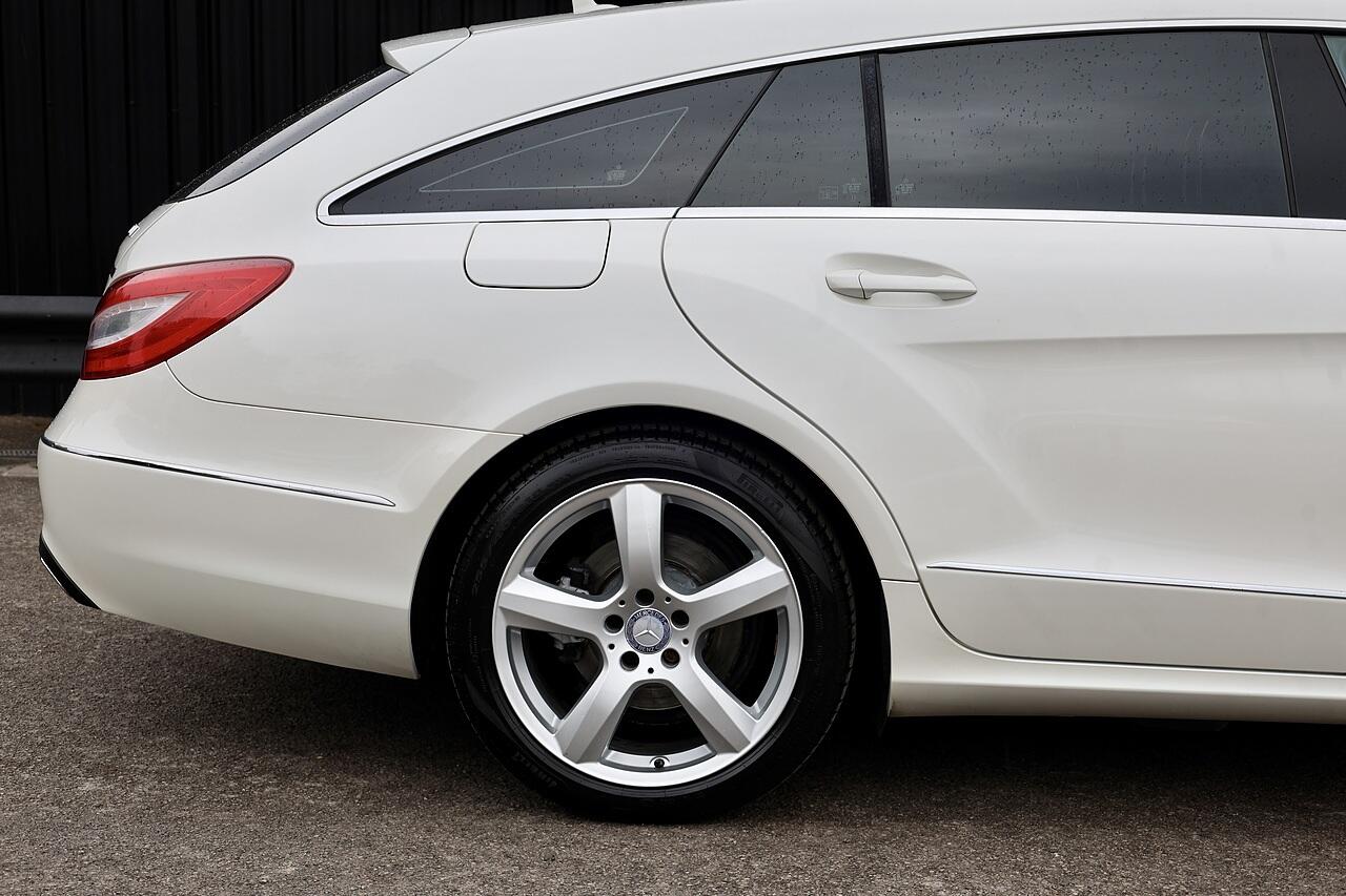 Mercedes-Benz CLS view 16