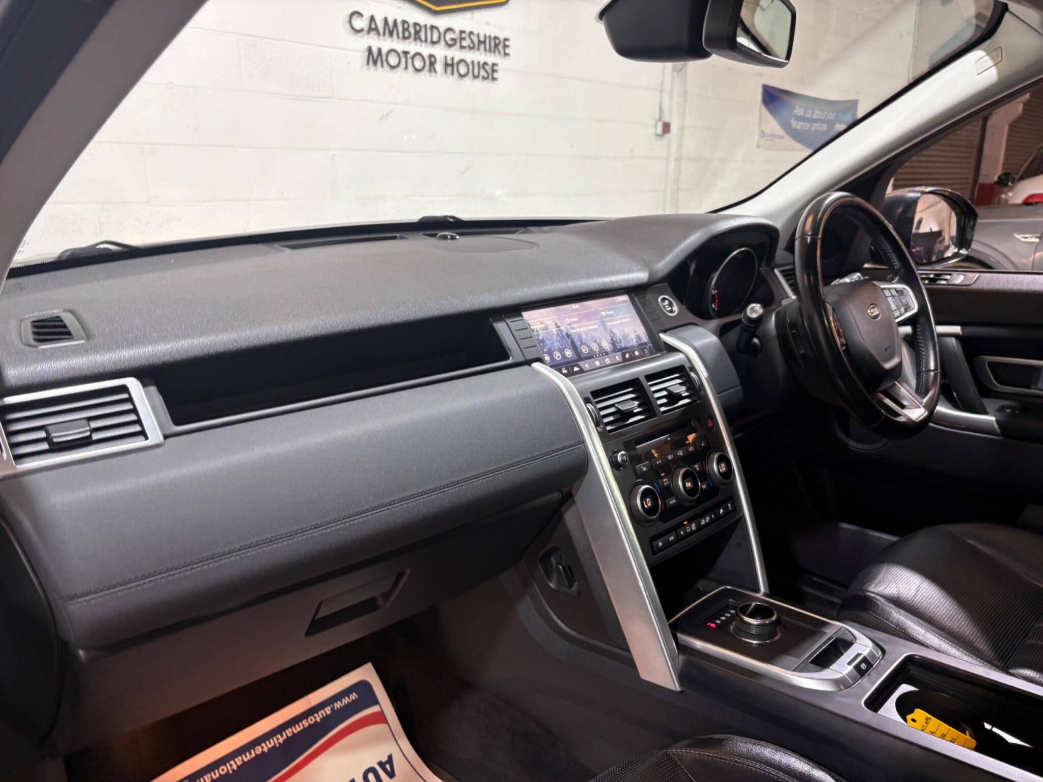Land Rover Discovery Sport view 21