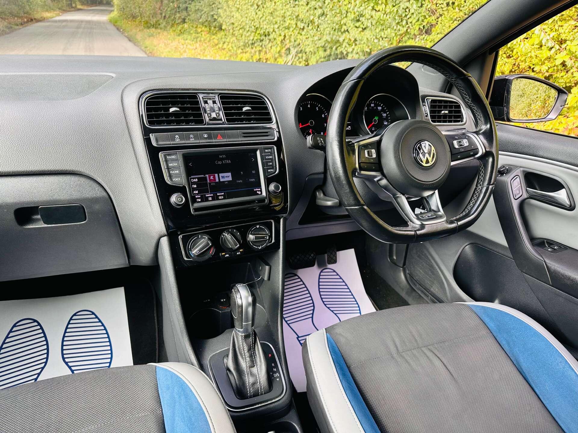 Volkswagen Polo view 8