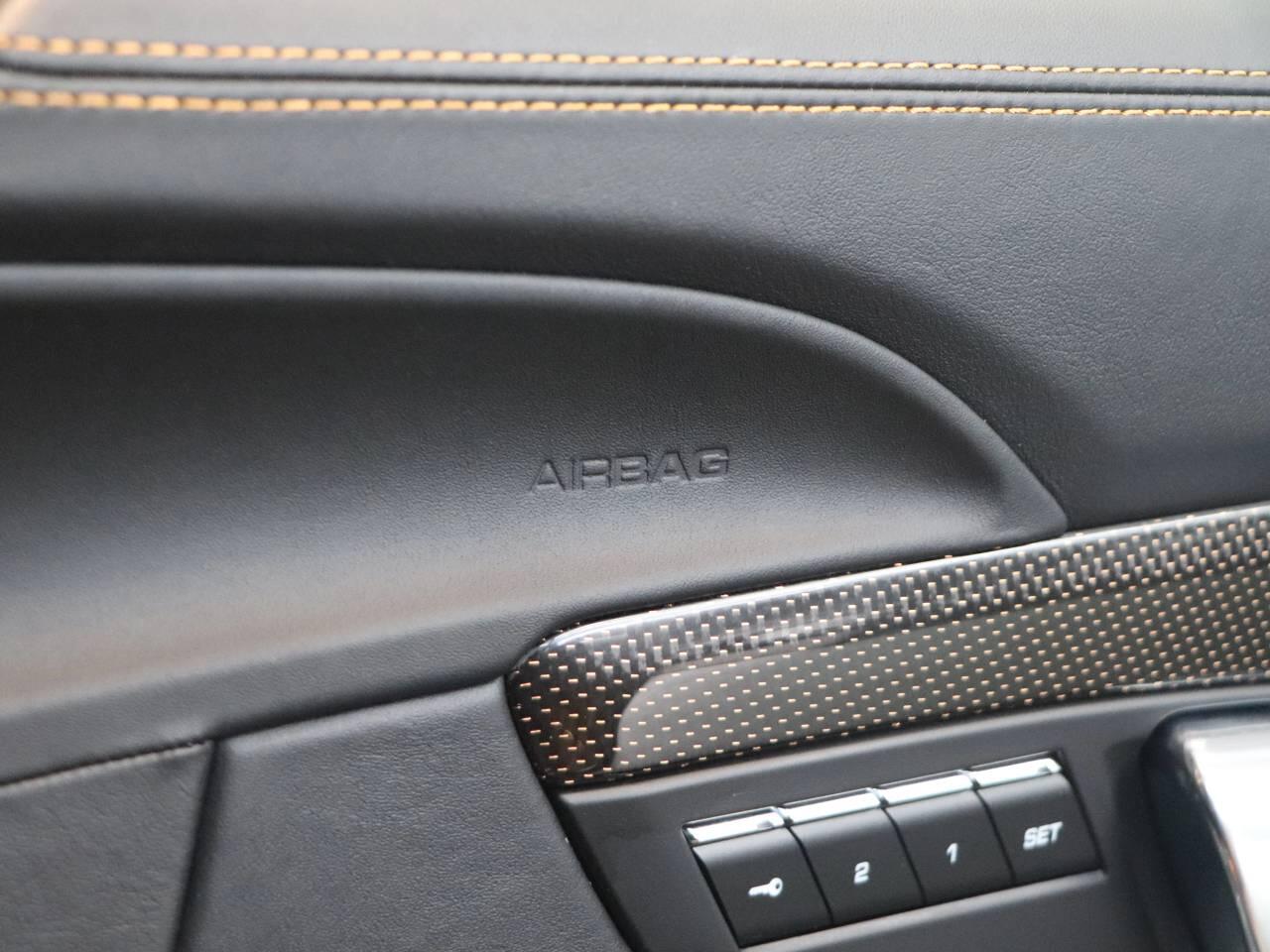 Porsche 911 view 19