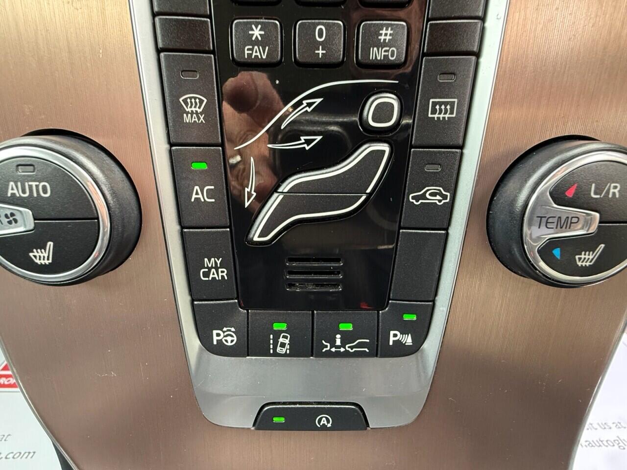 Volvo V40 Cross Country view 32