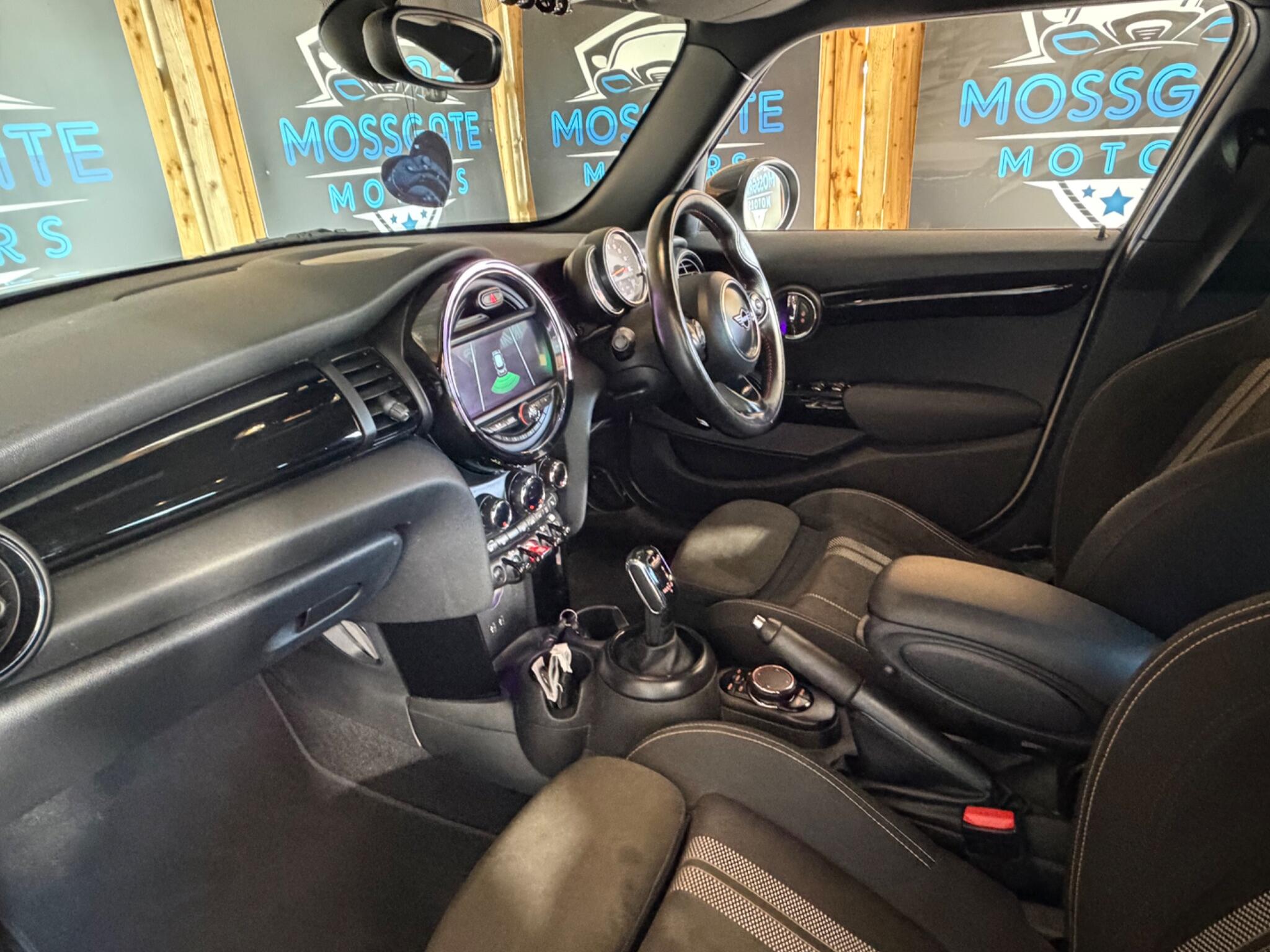 Mini Hatch view 14