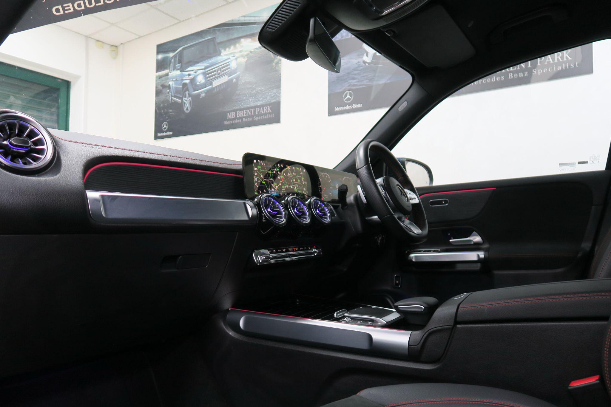Mercedes-Benz EQB view 8
