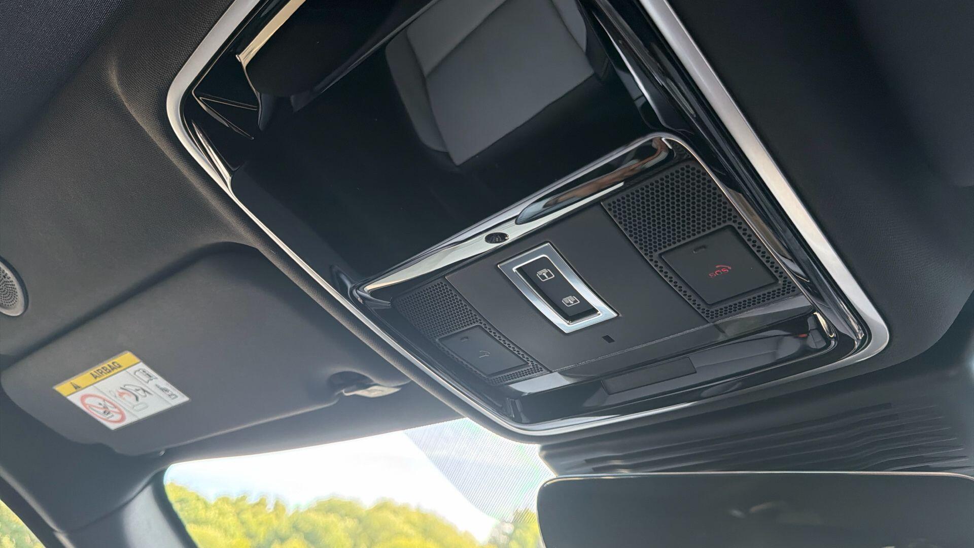 Land Rover Range Rover Velar view 41