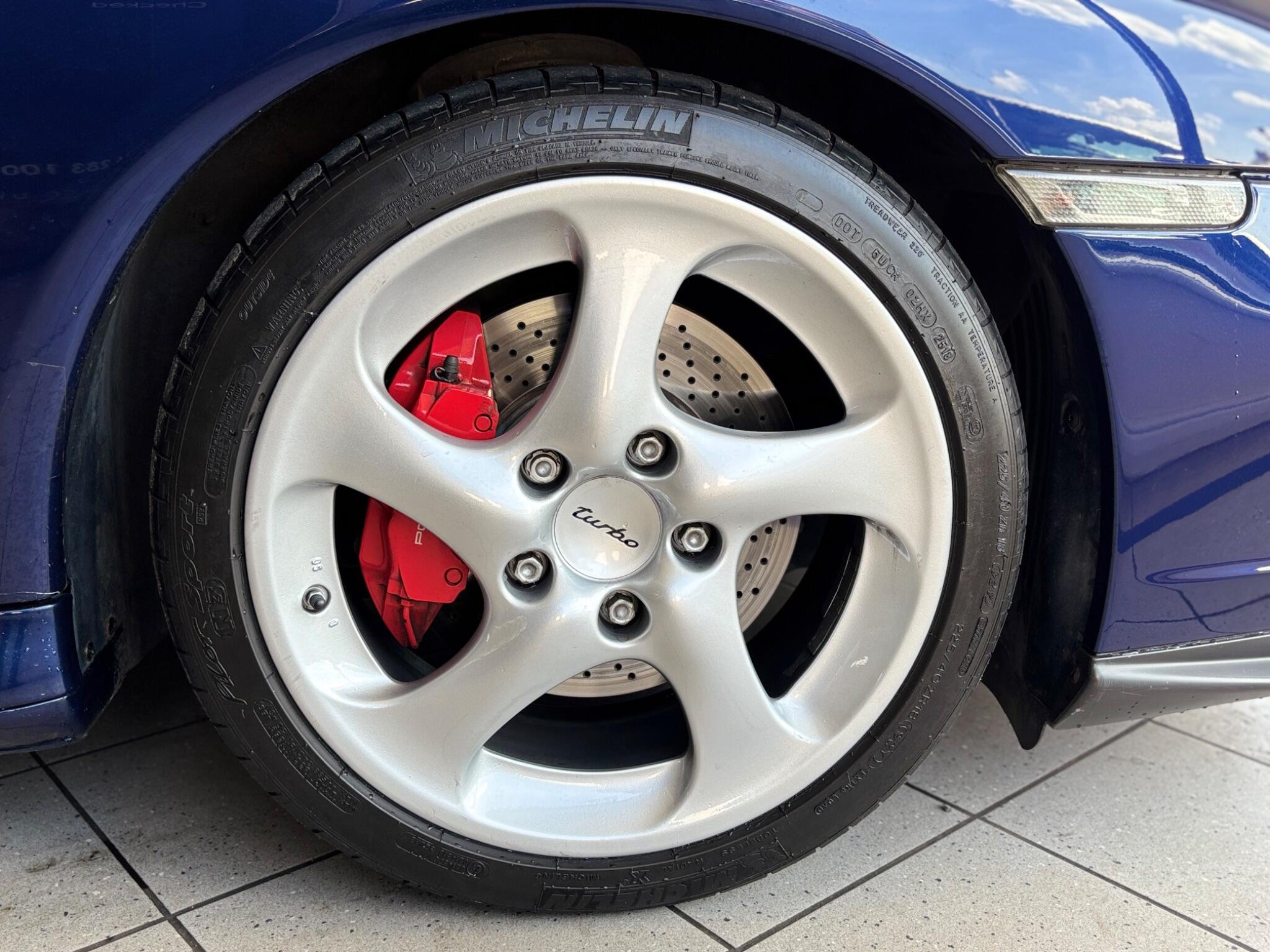 Porsche 911 view 17