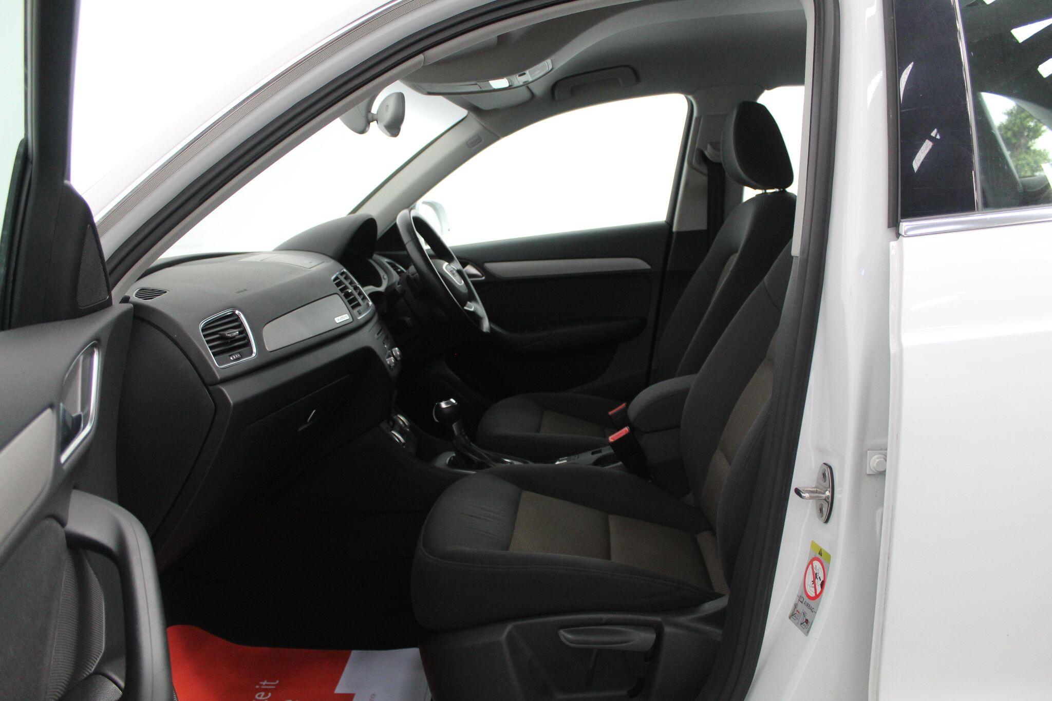 Audi Q3 view 46