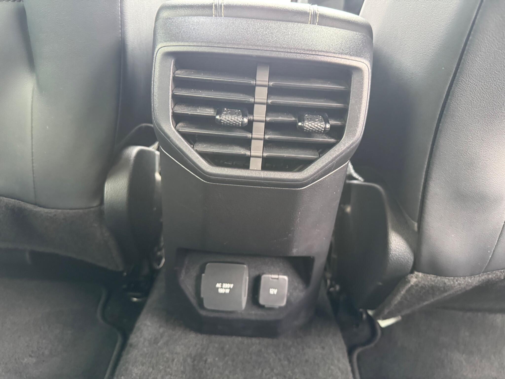 Volkswagen Amarok view 28