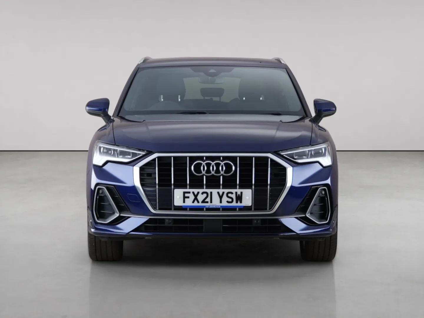 Audi Q3 view 5