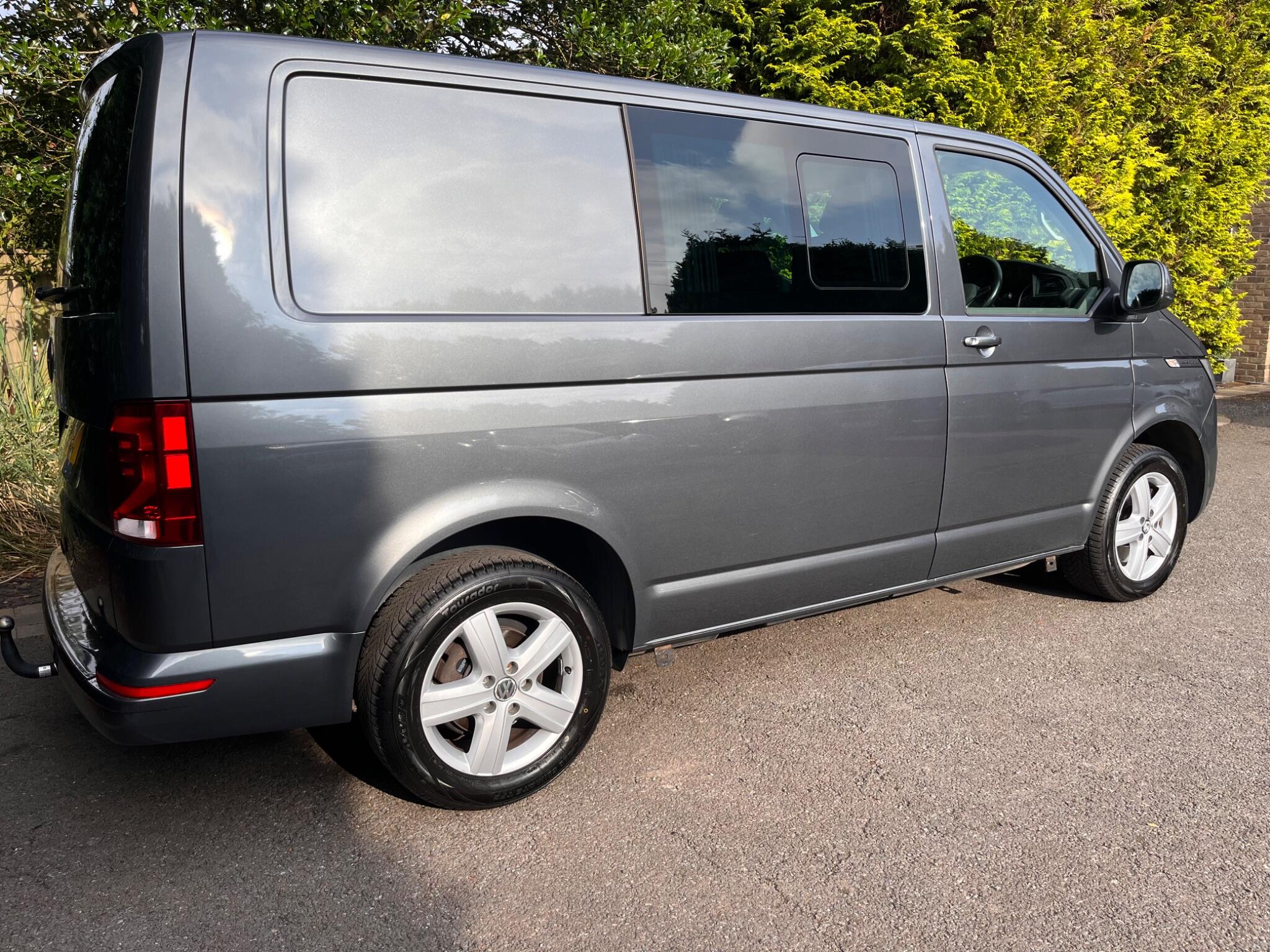 Volkswagen Transporter view 17