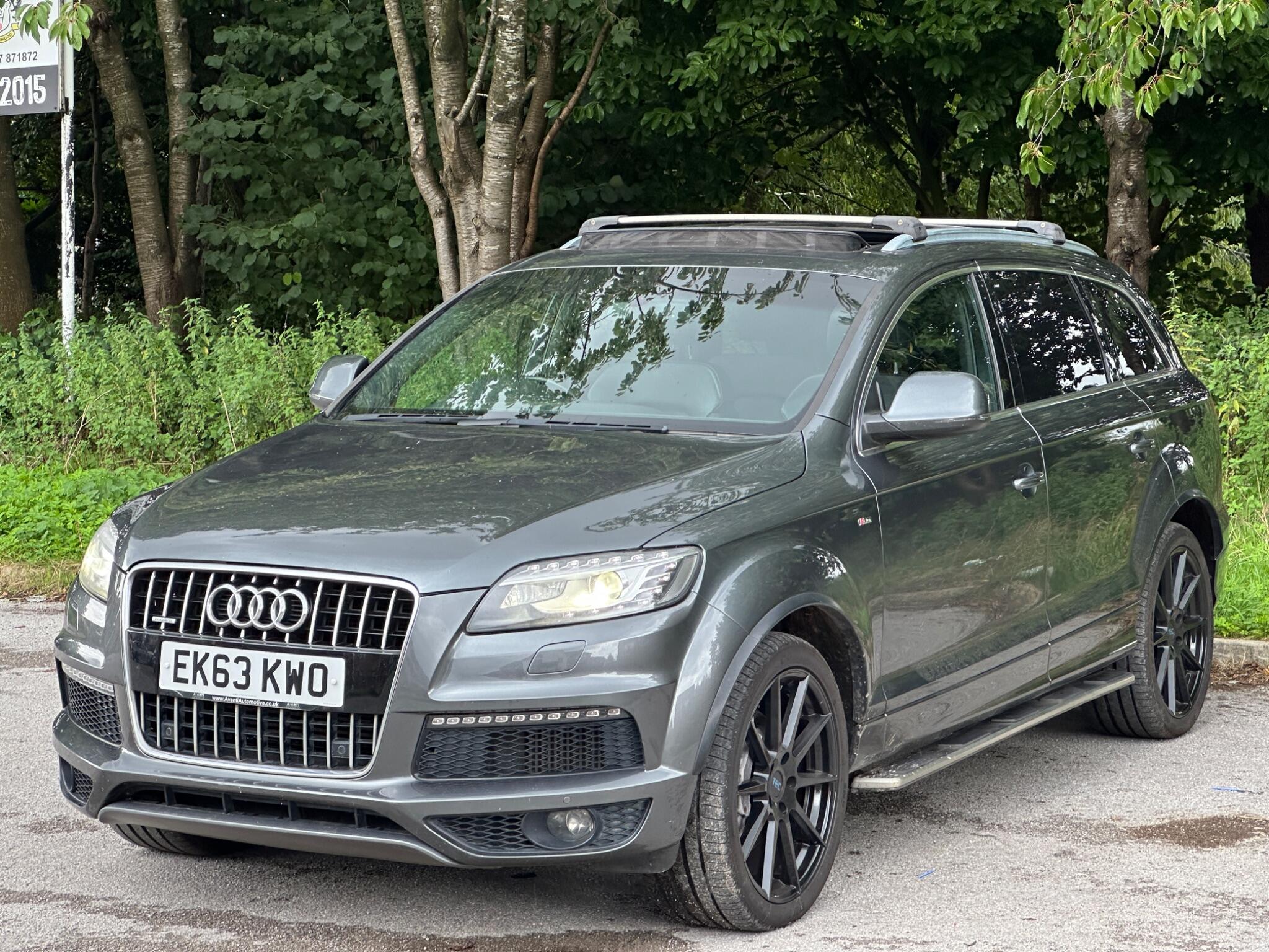 Audi Q7 view 3
