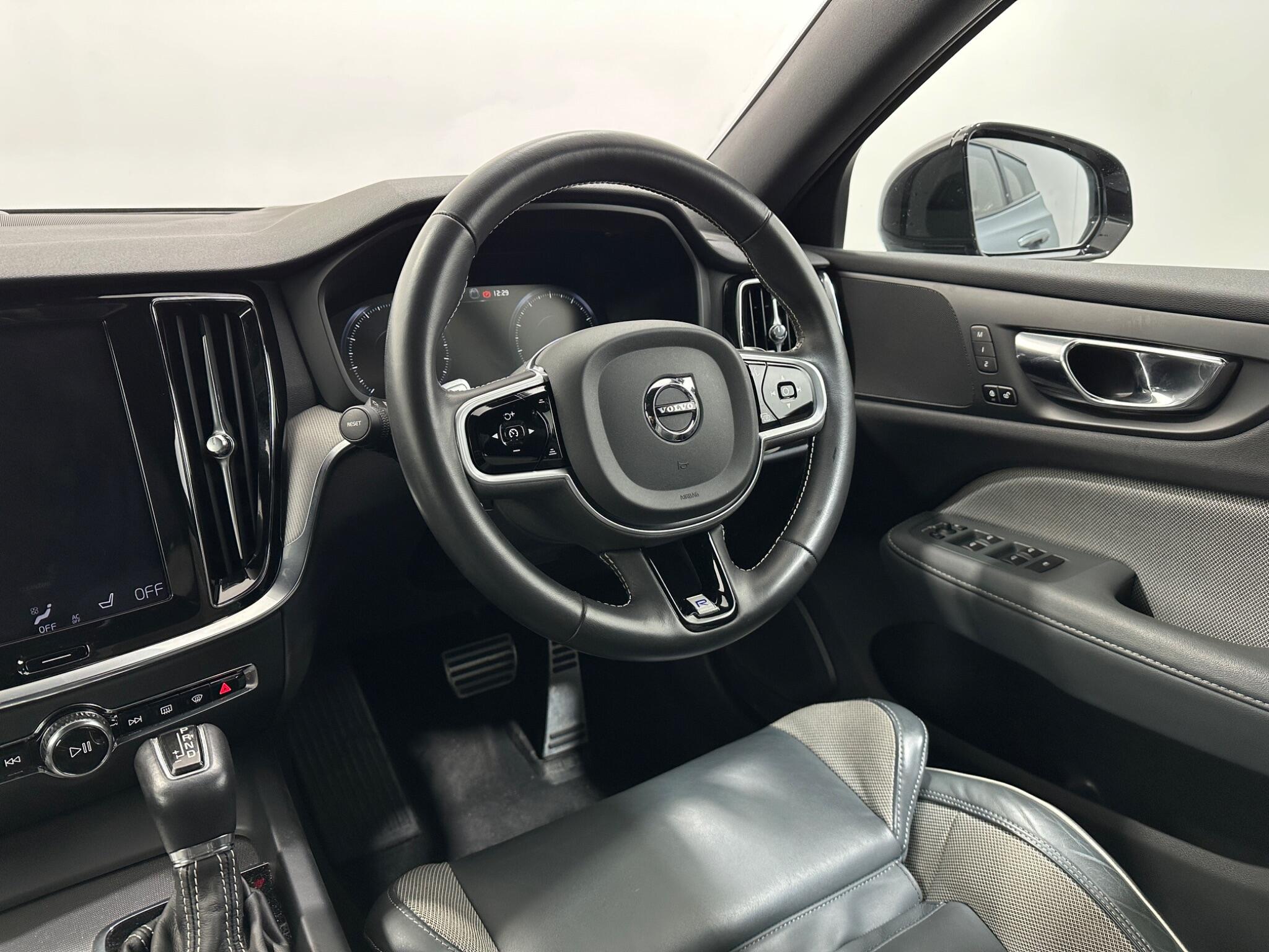 Volvo S60 view 12
