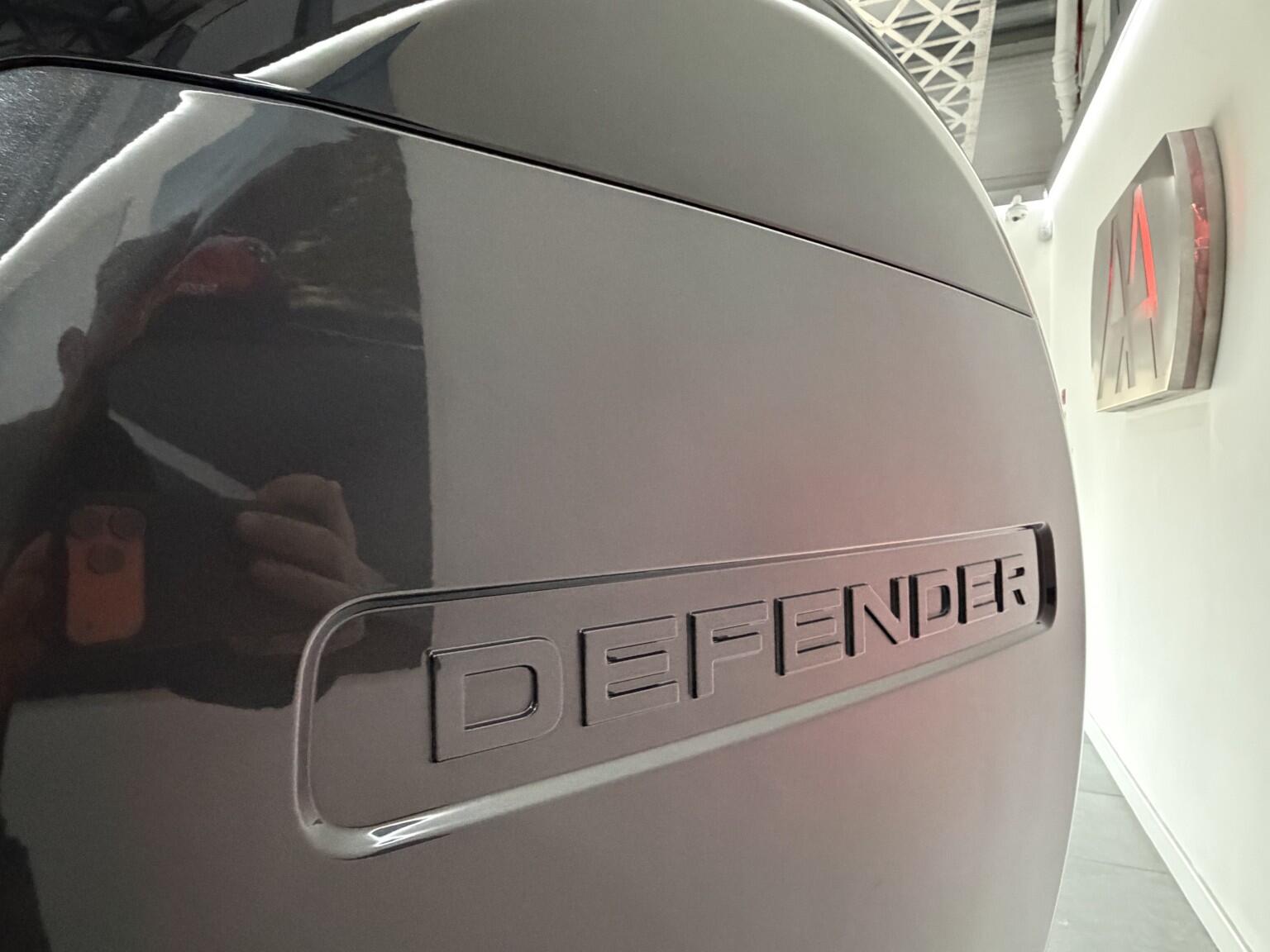 Land Rover Defender 110 view 56