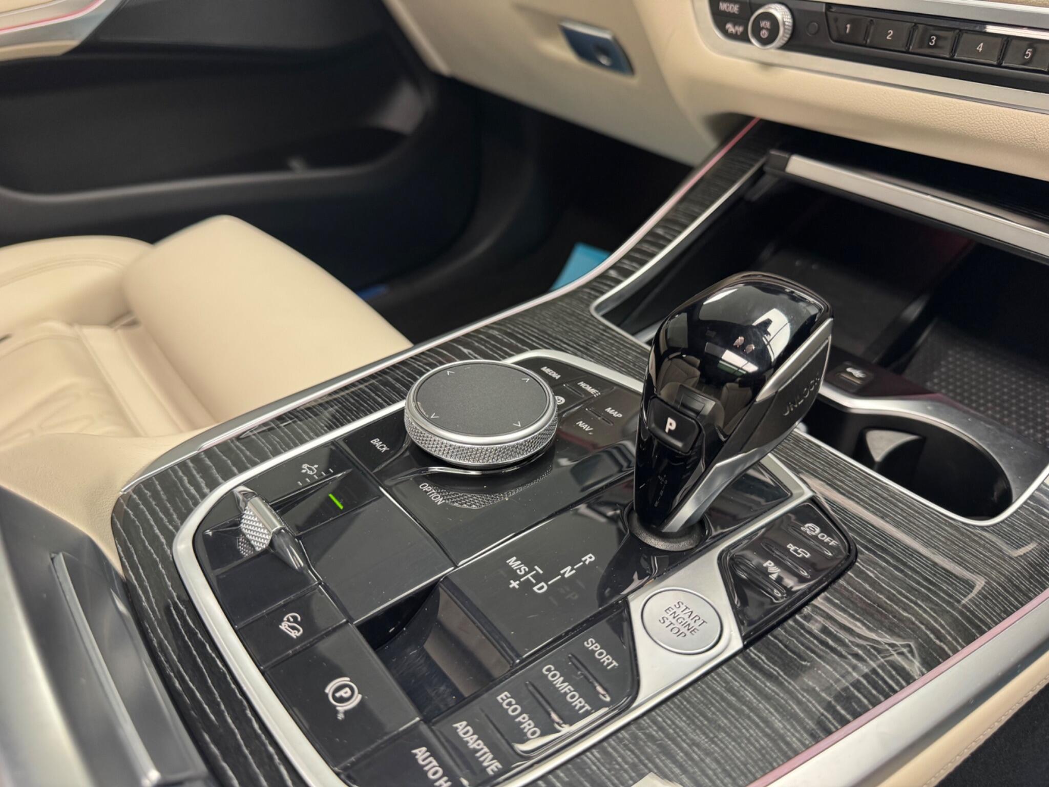 BMW X7 view 9