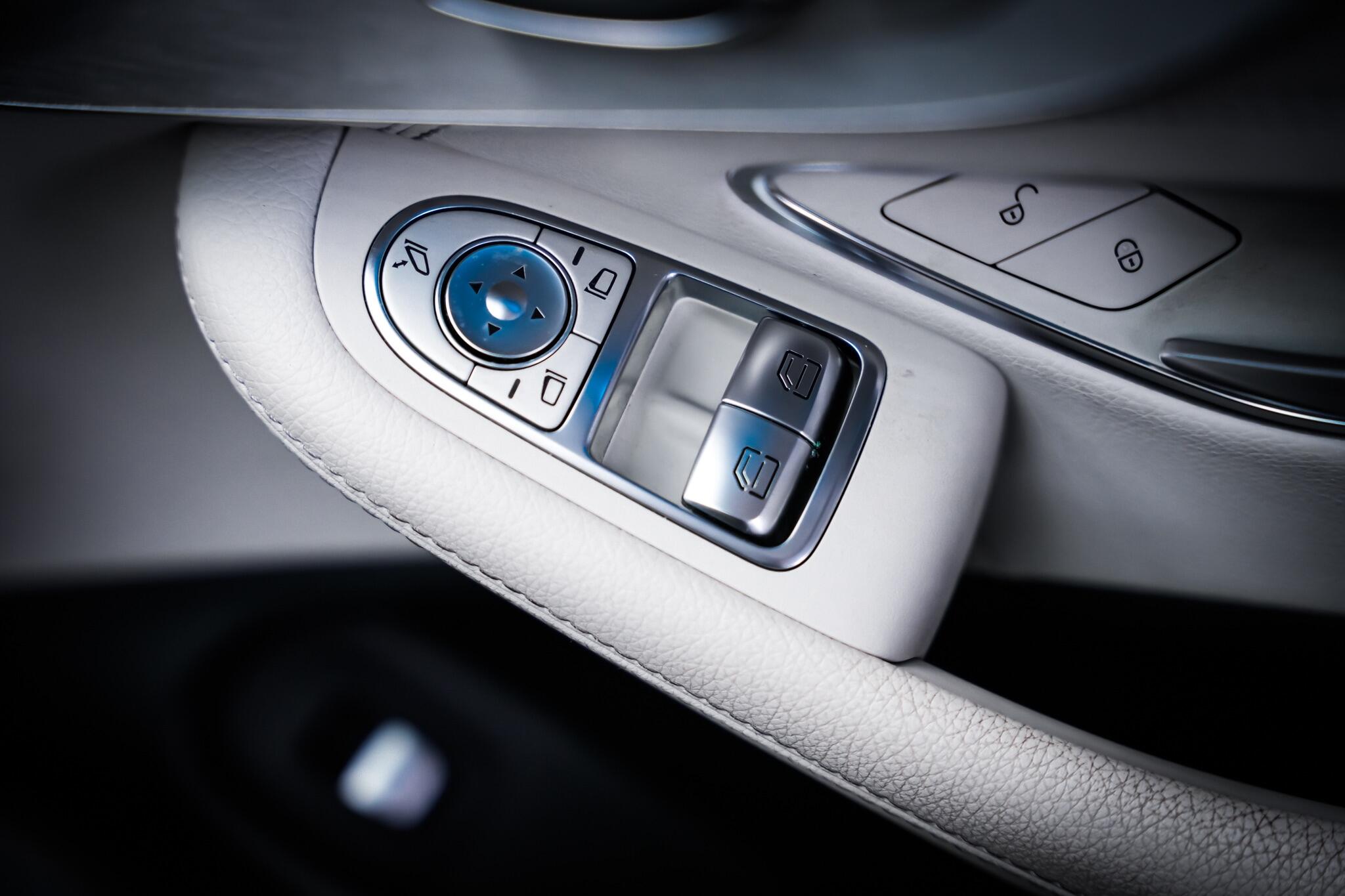 Mercedes-Benz C-Class view 51