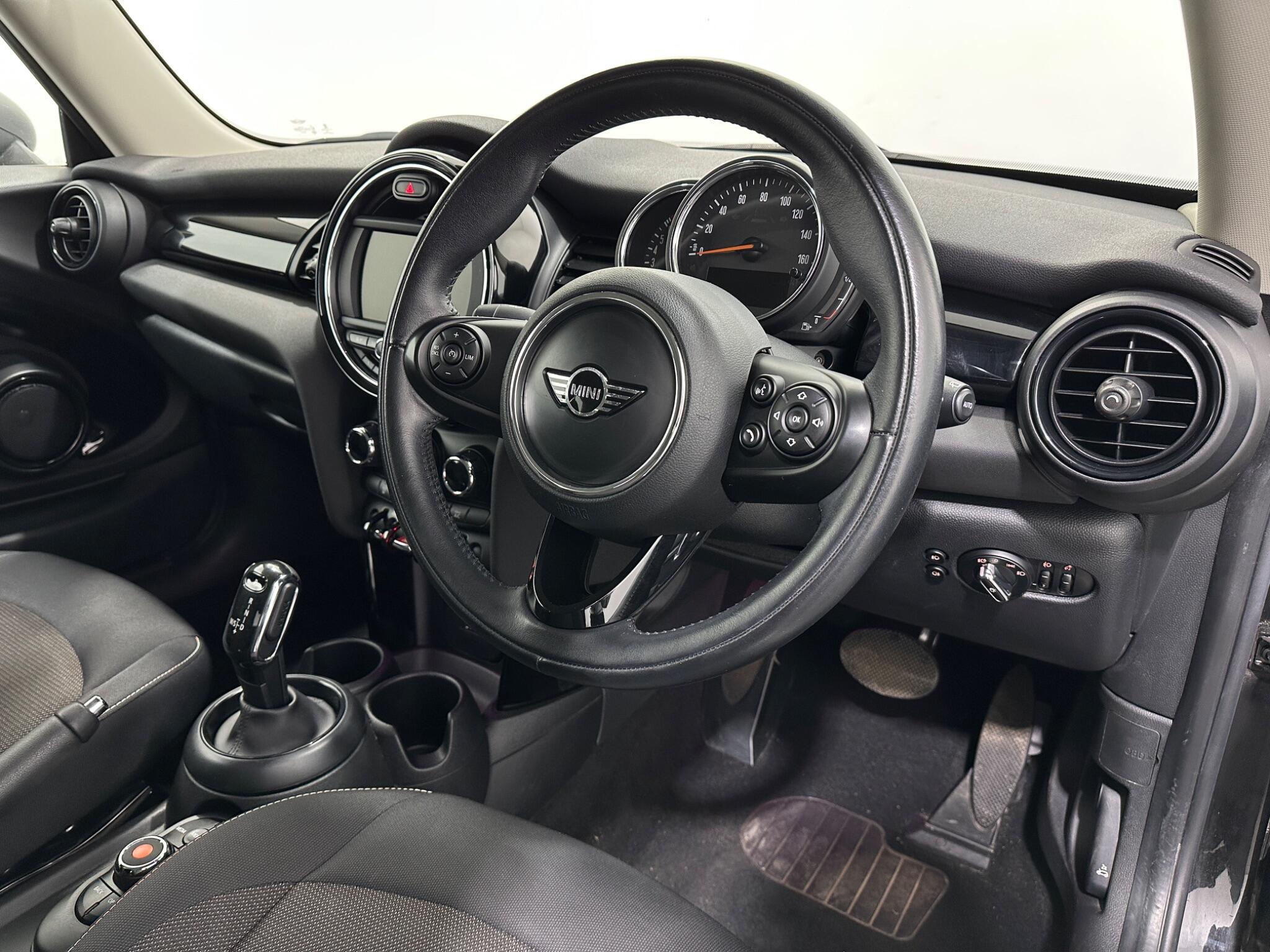 Mini Cooper view 11