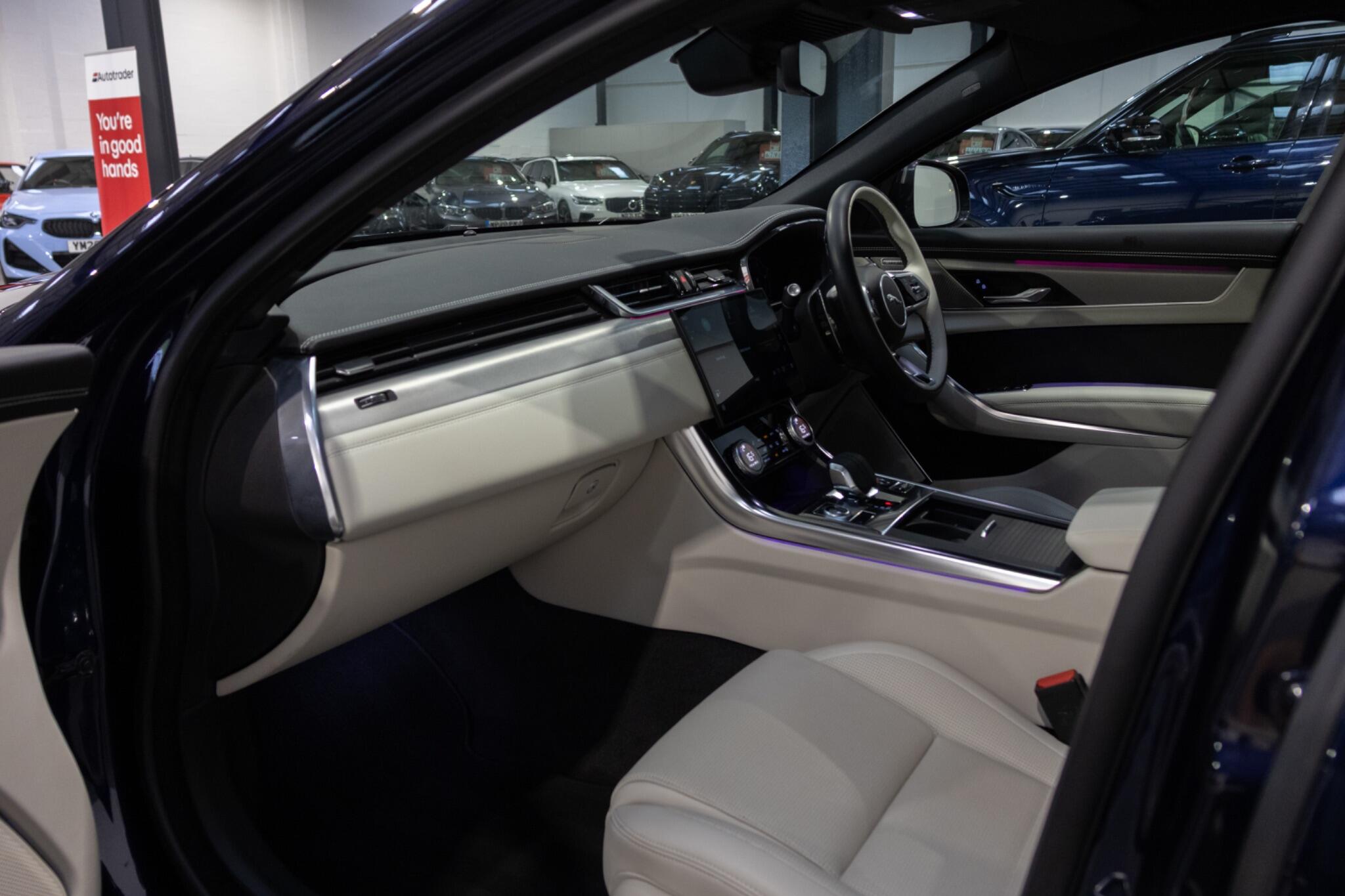 Jaguar XF view 12