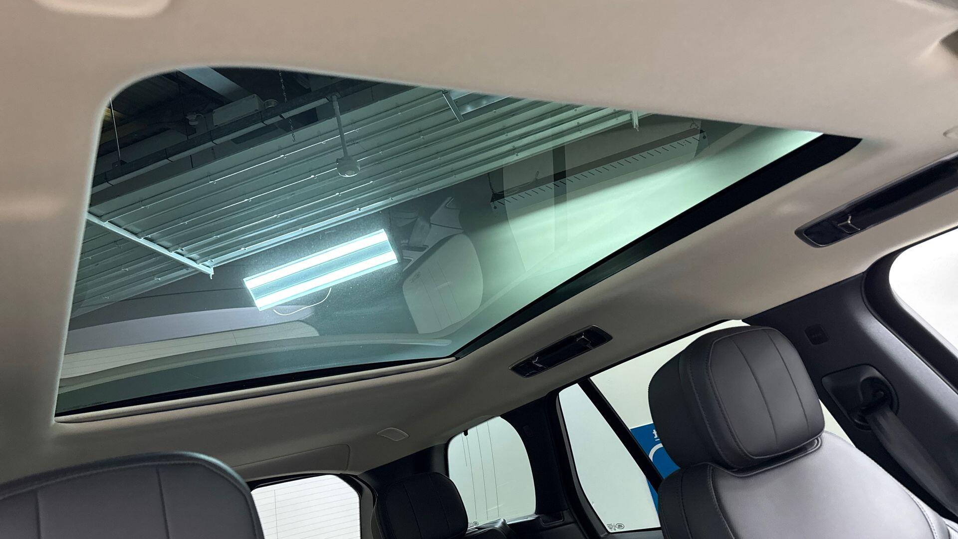 Land Rover Range Rover view 21