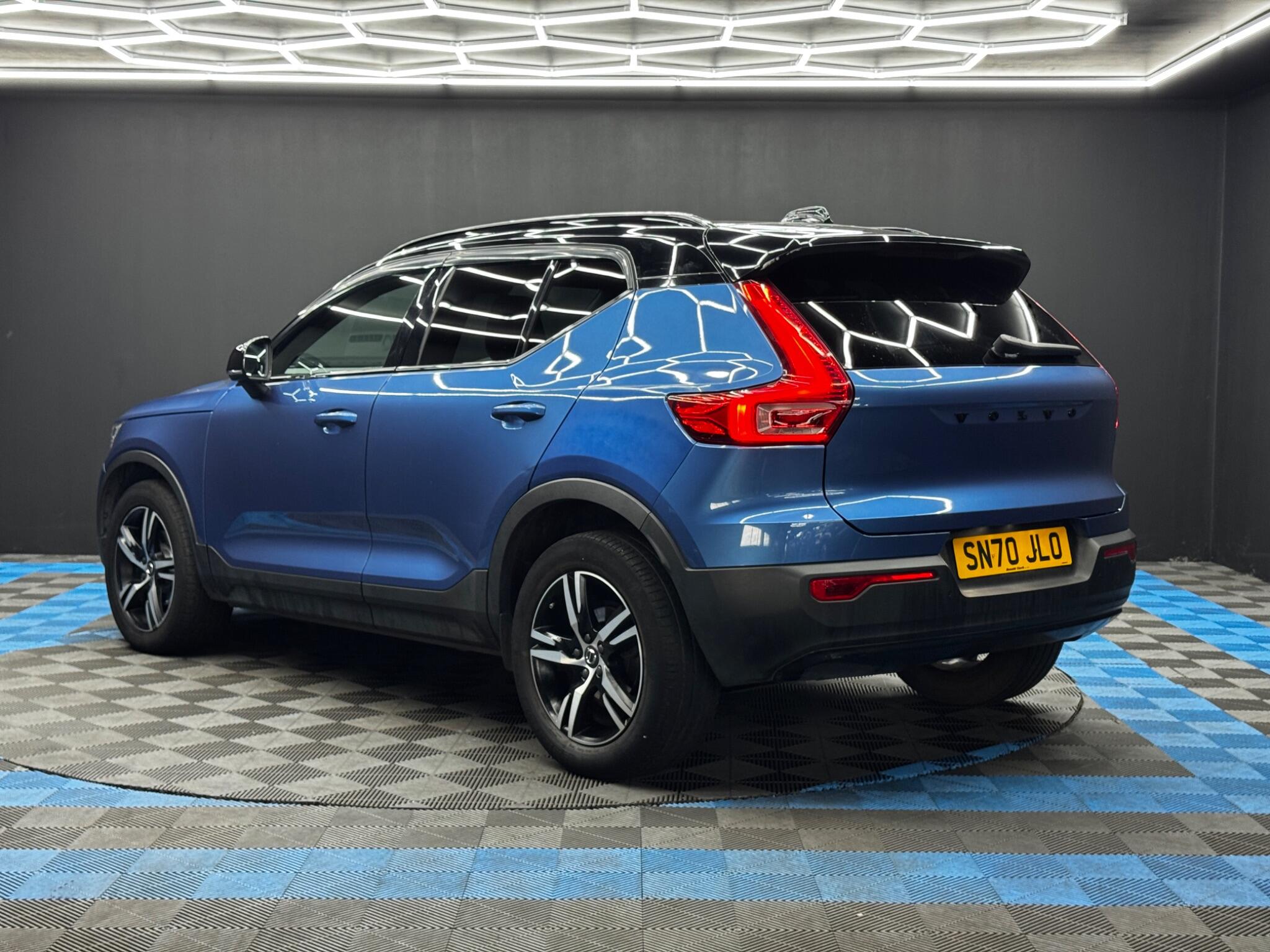 Volvo XC40 view 7