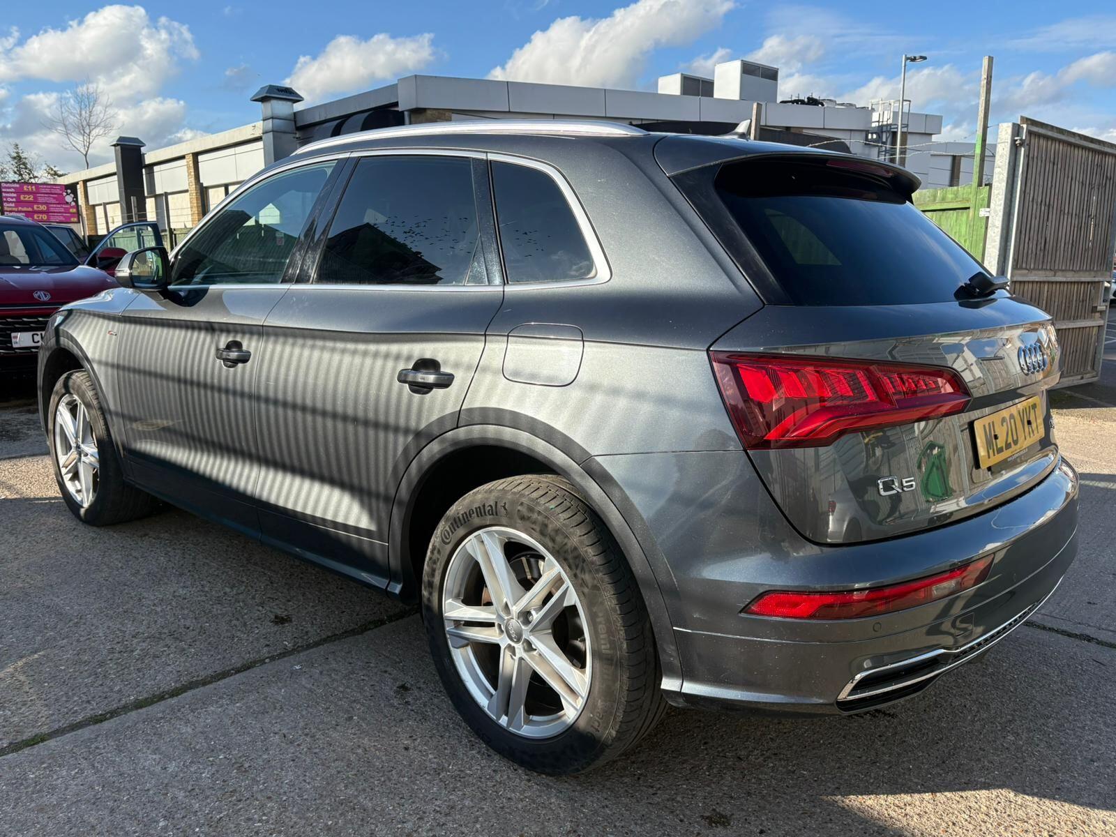 Audi Q5 view 6