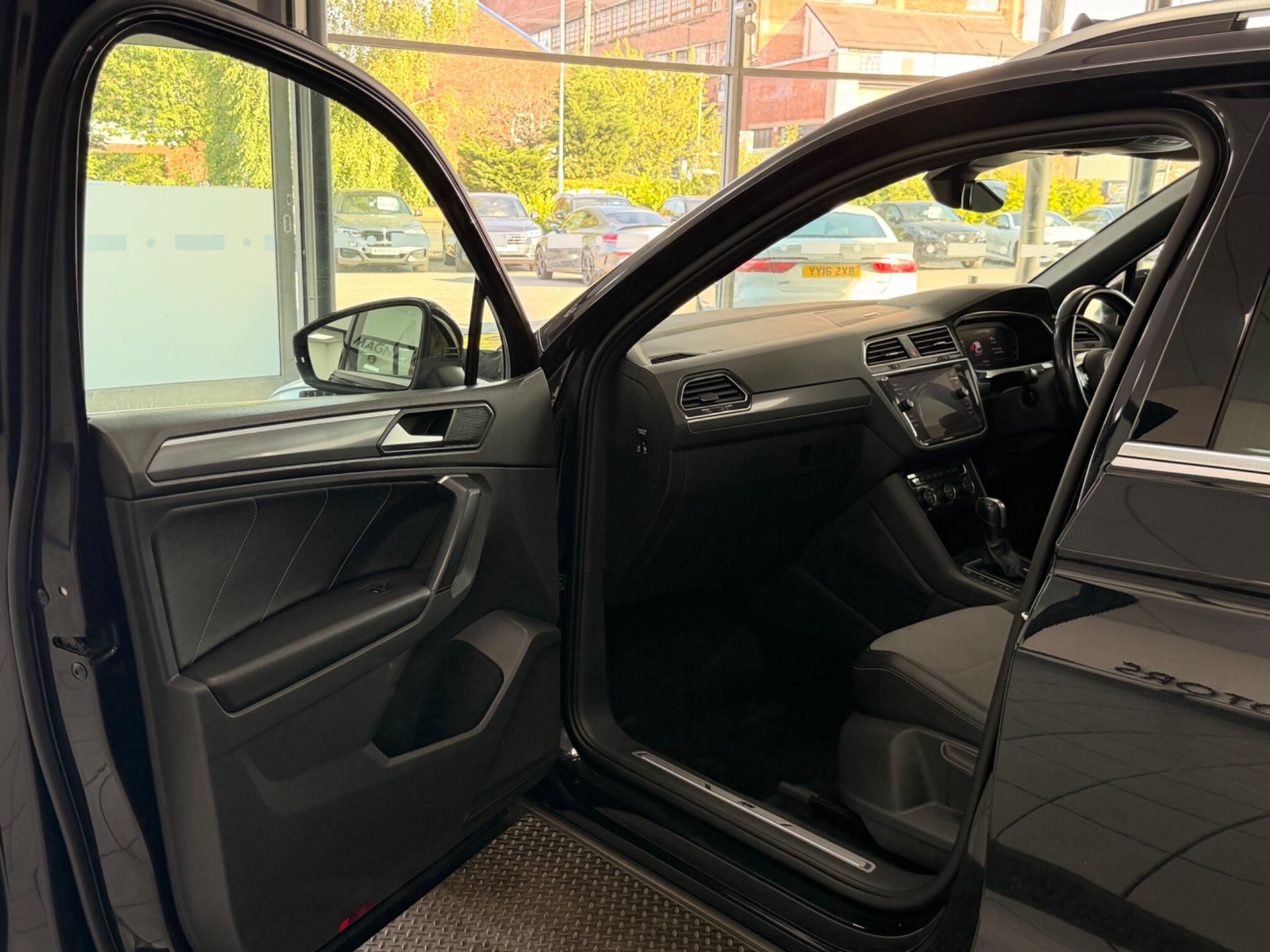 Volkswagen Tiguan view 38