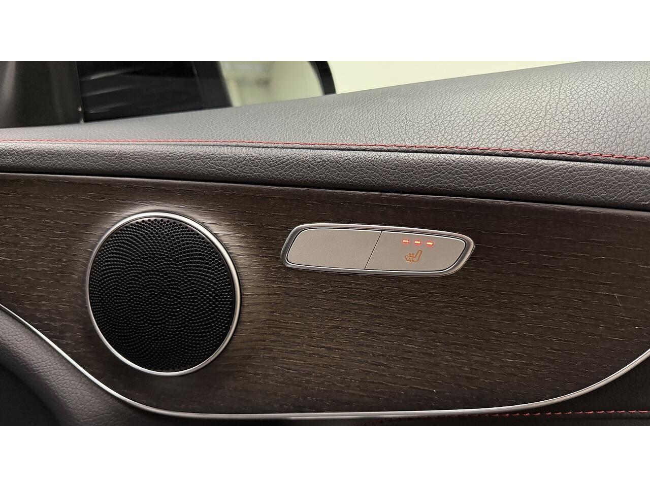 Mercedes-Benz C-Class view 19