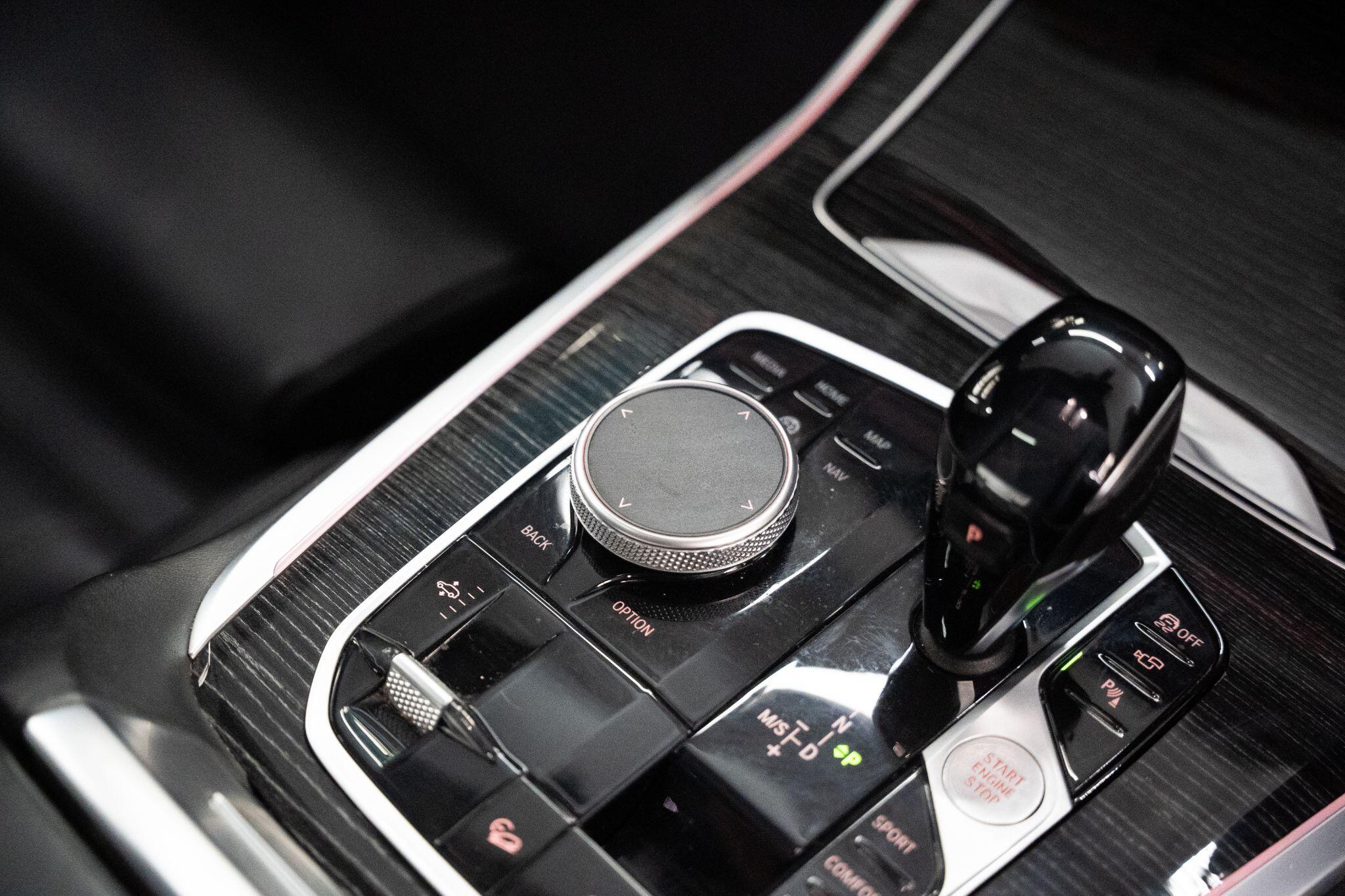 BMW X7 view 32