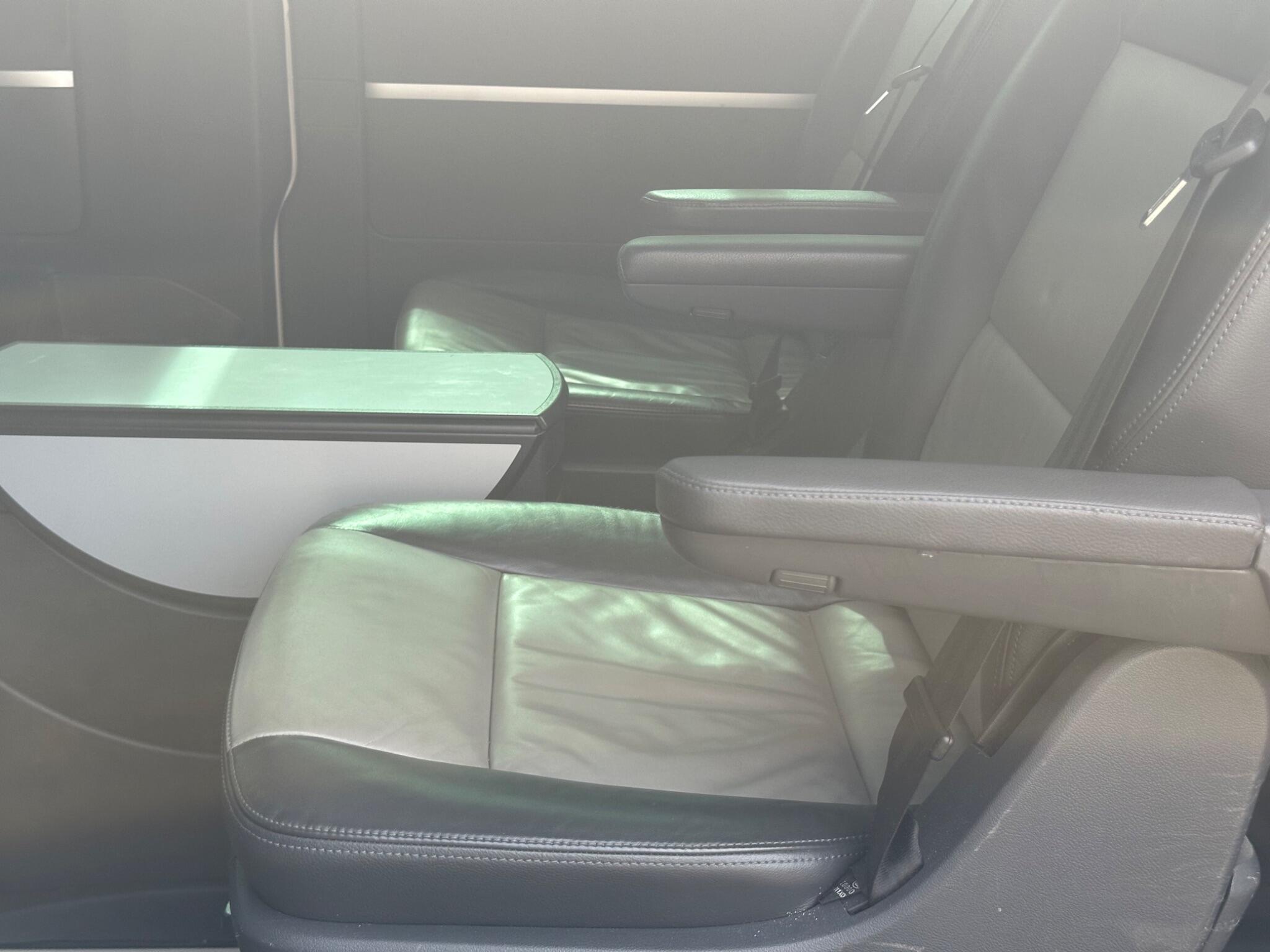 Volkswagen Caravelle view 28