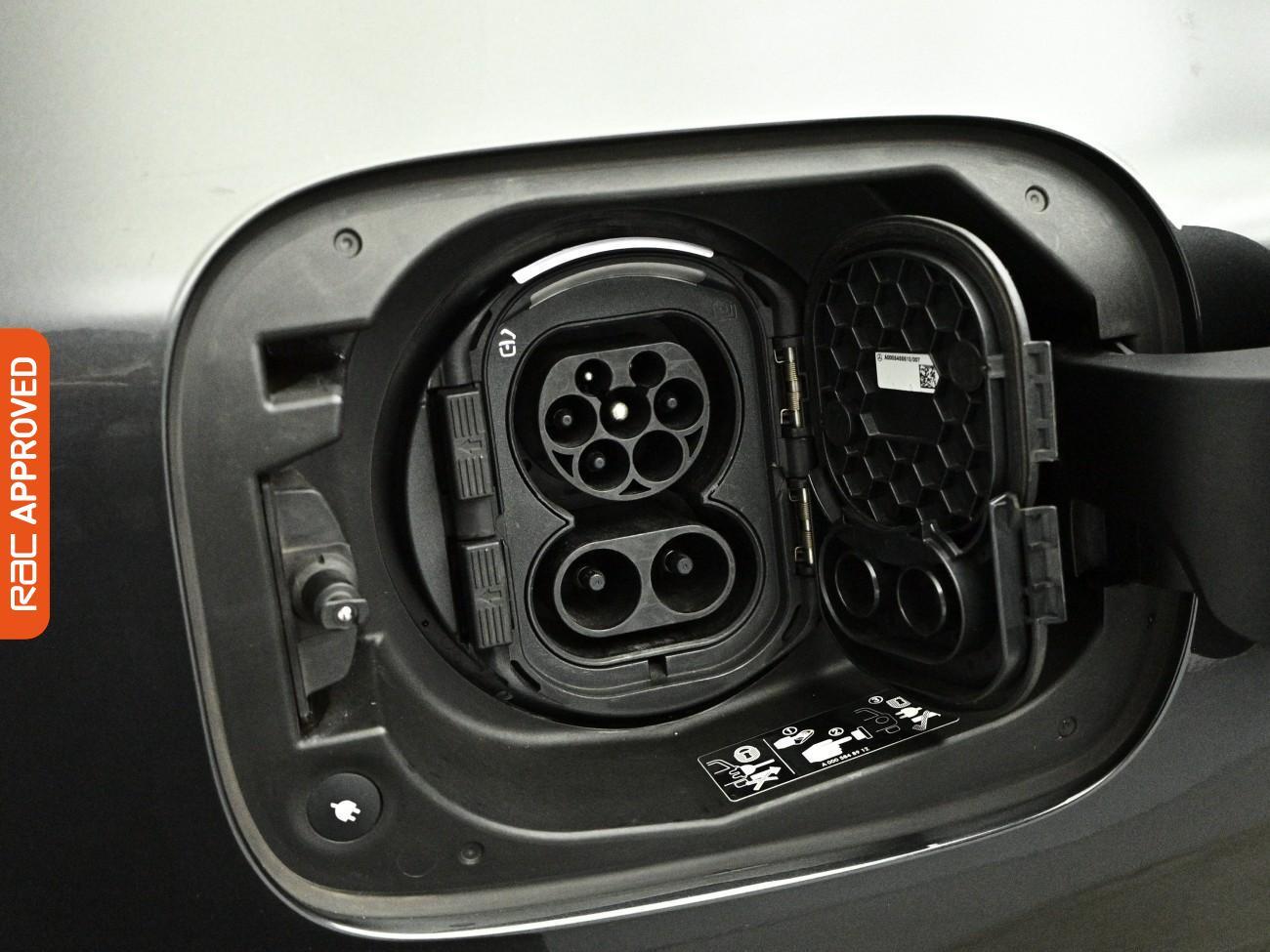 Mercedes-Benz EQC view 28