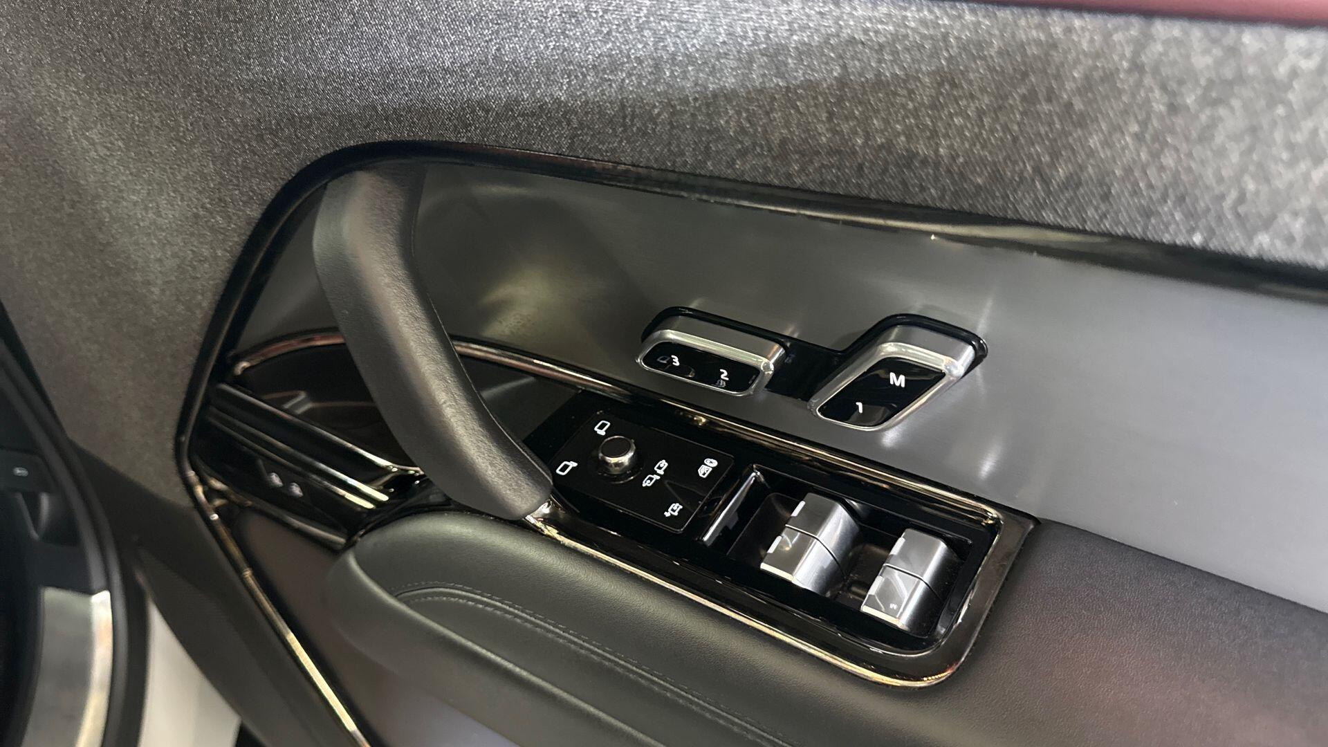 Land Rover Range Rover Sport view 22