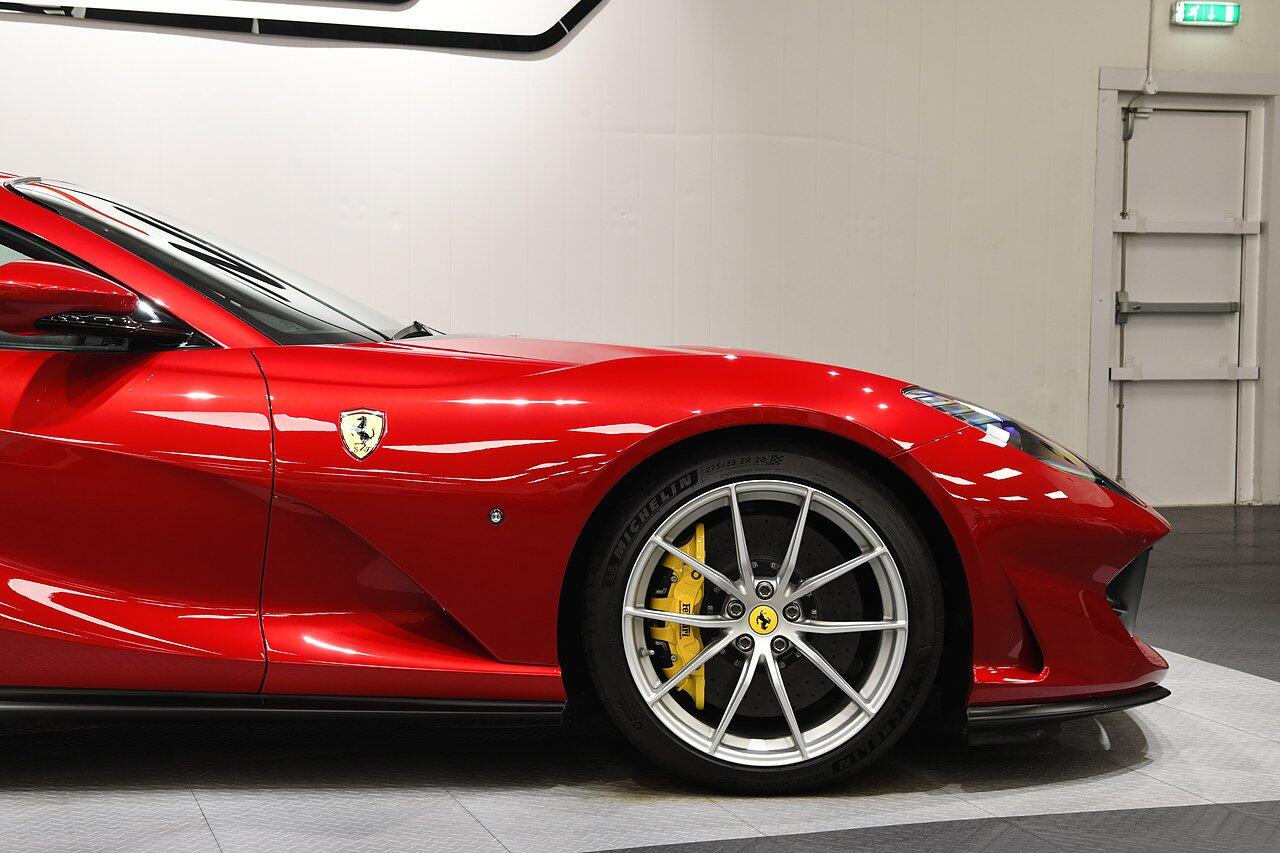 Ferrari 812 view 39