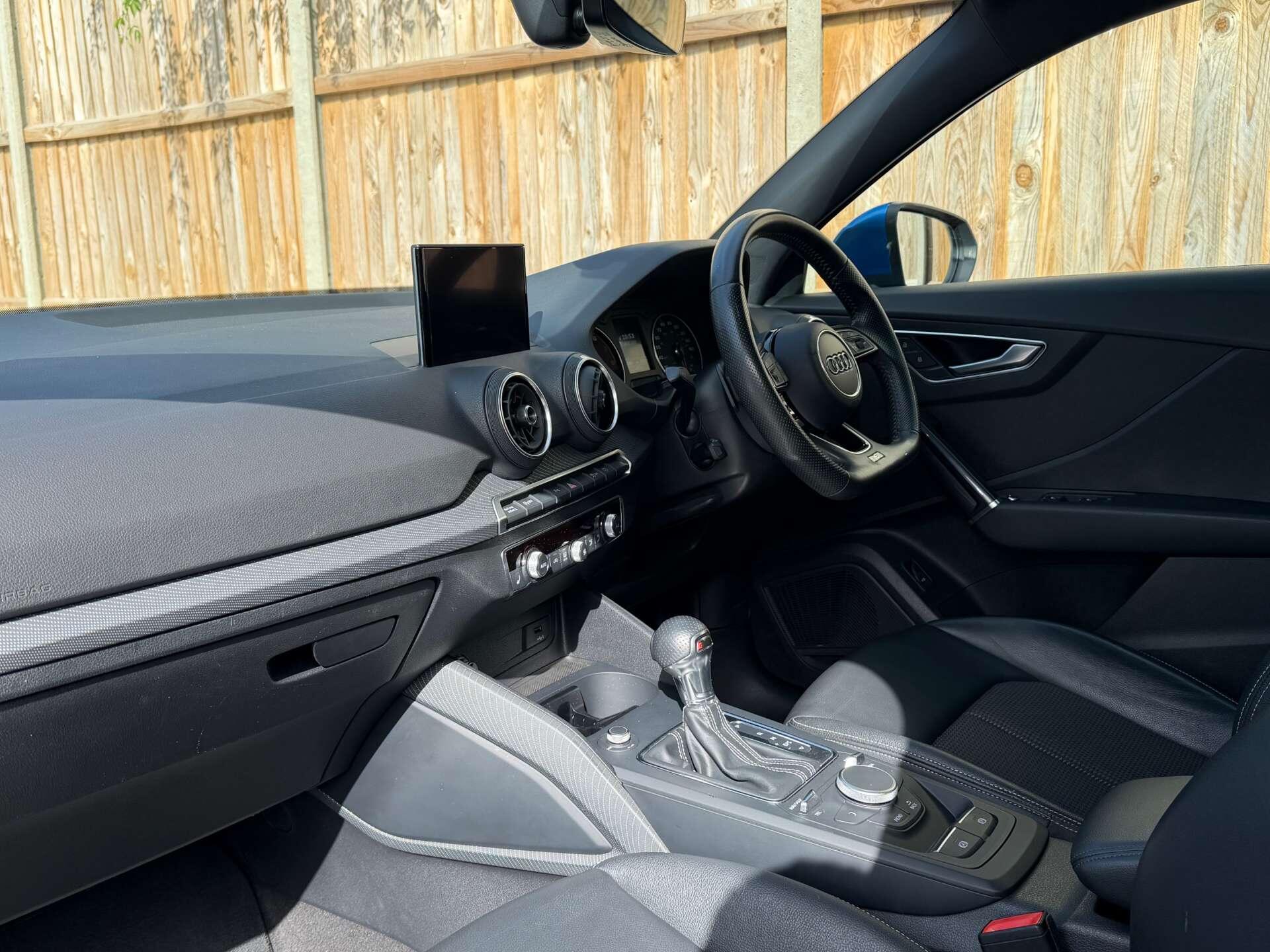 Audi Q2 view 19