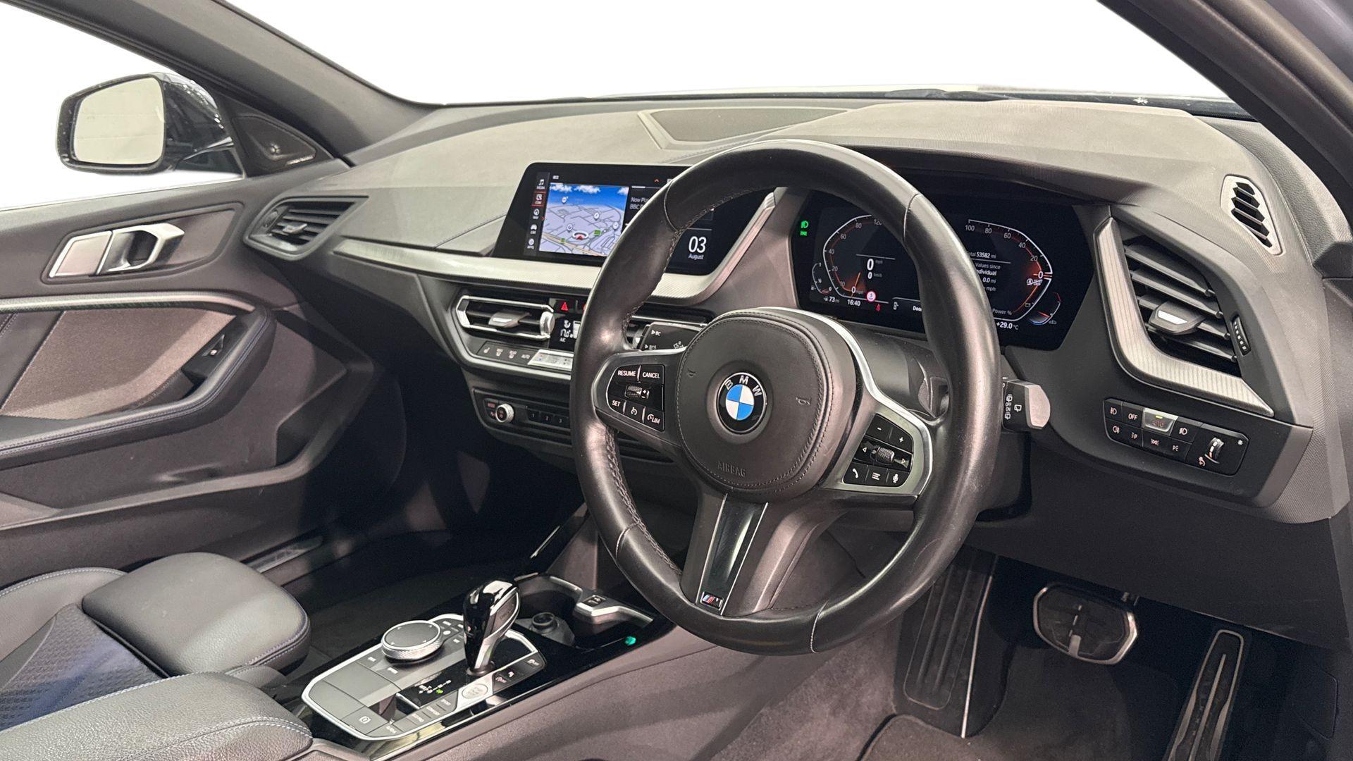 BMW 1 Series view 6