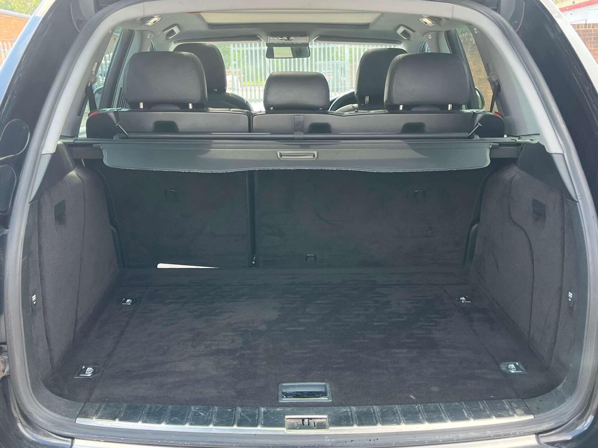 Porsche Cayenne view 32
