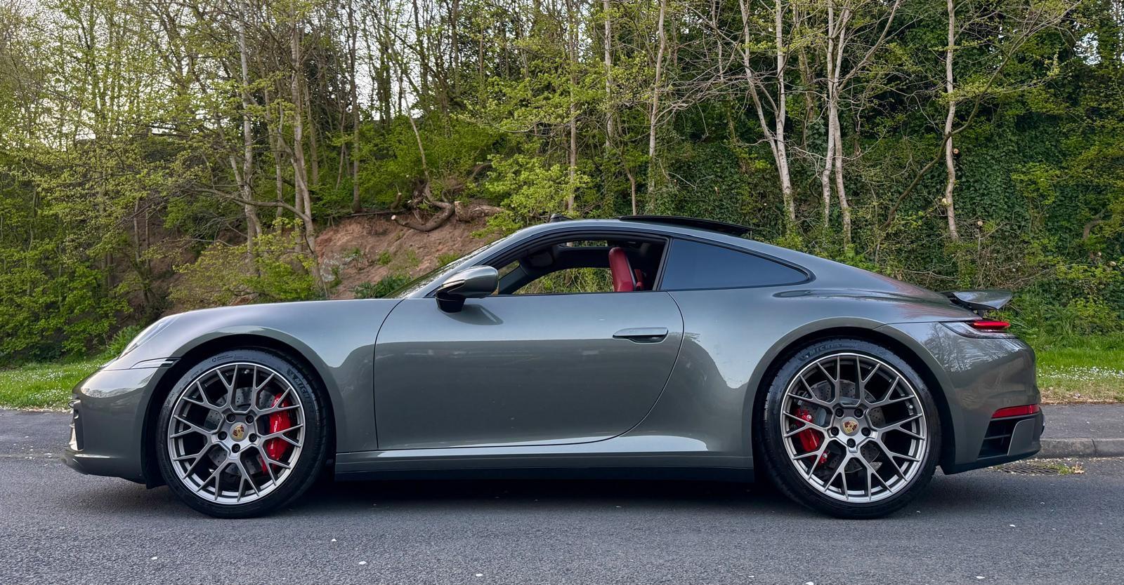Porsche 911 view 3