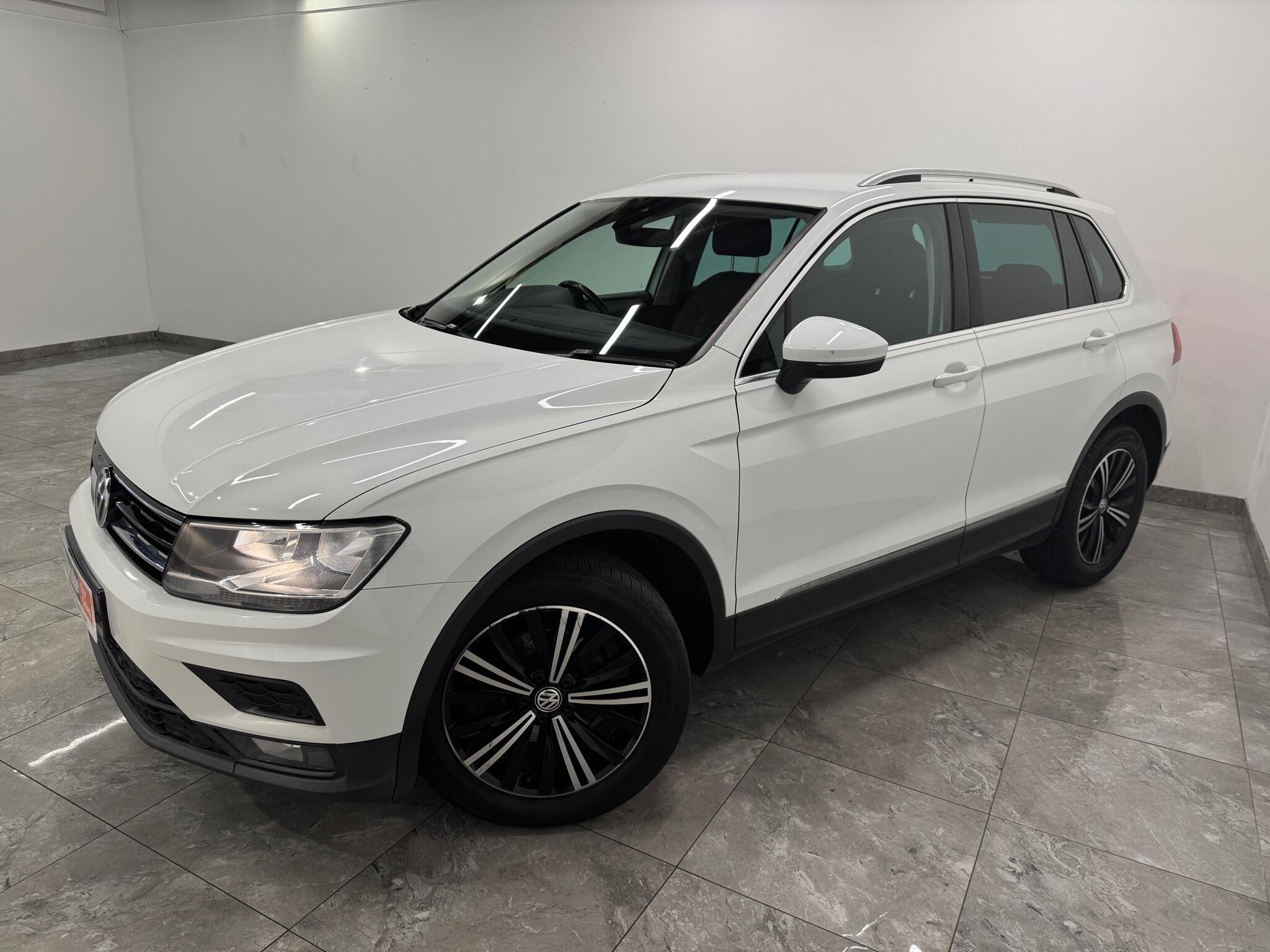 Volkswagen Tiguan view 4