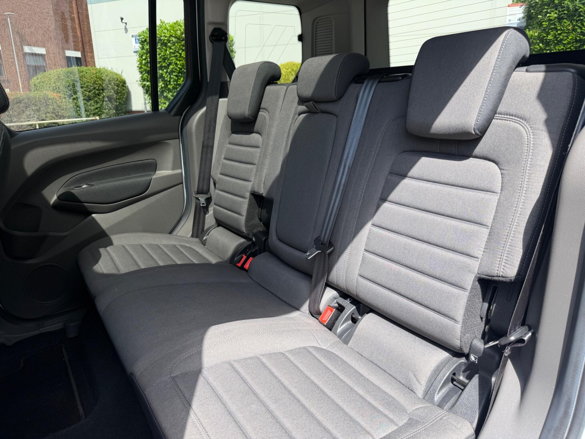 Ford Tourneo Connect view 8