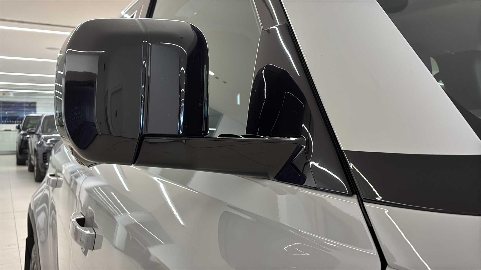 Land Rover Defender view 24