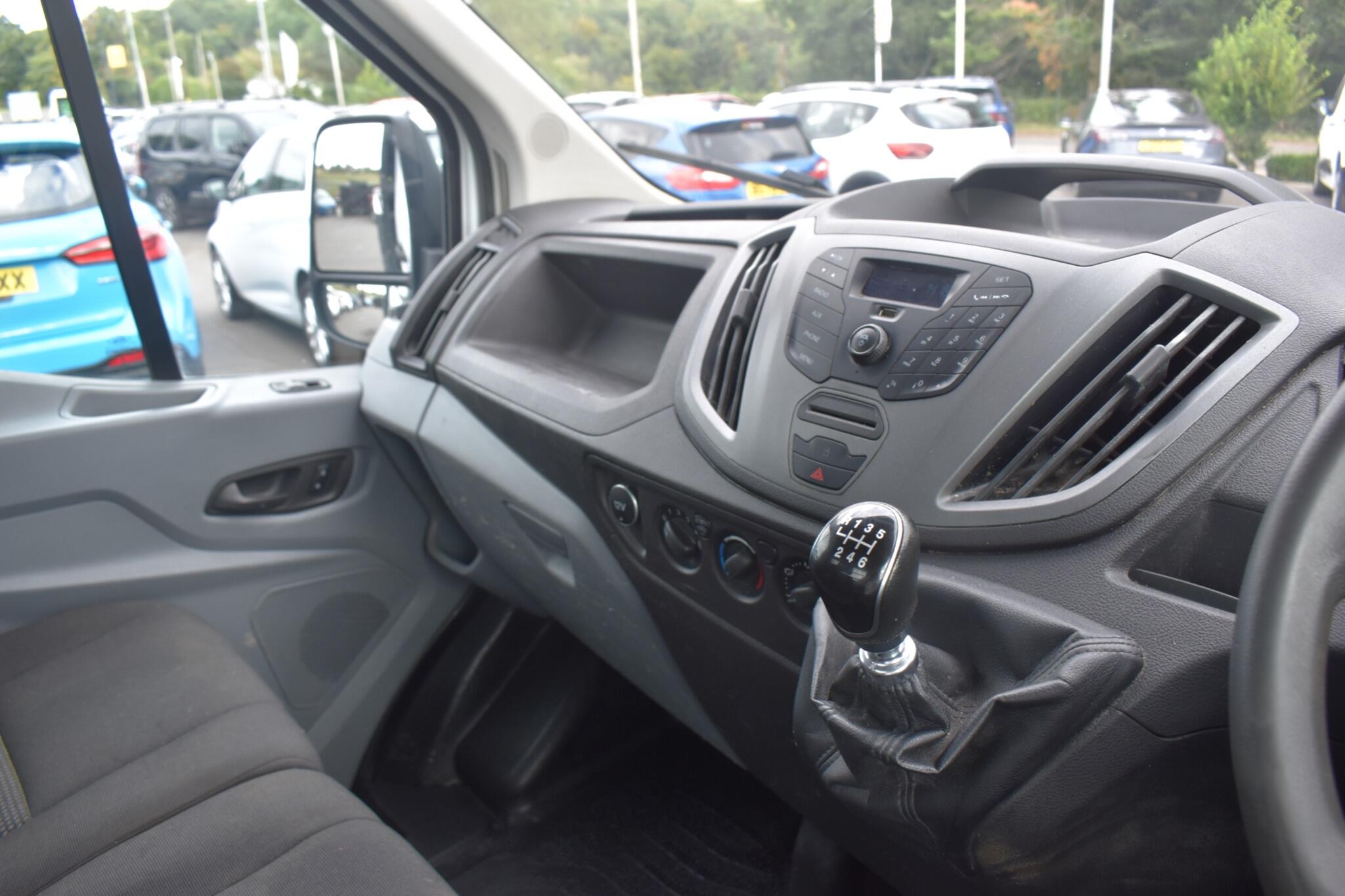 Transit - 2.0 350 EcoBlue RWD L2 H1 Euro 6 2dr (DRW) - Image 17