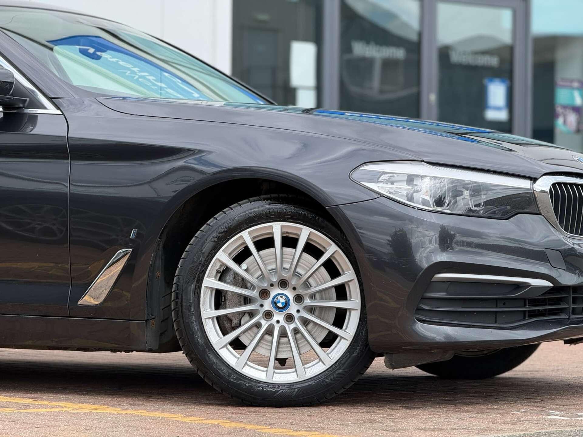 BMW 5 Series view 12