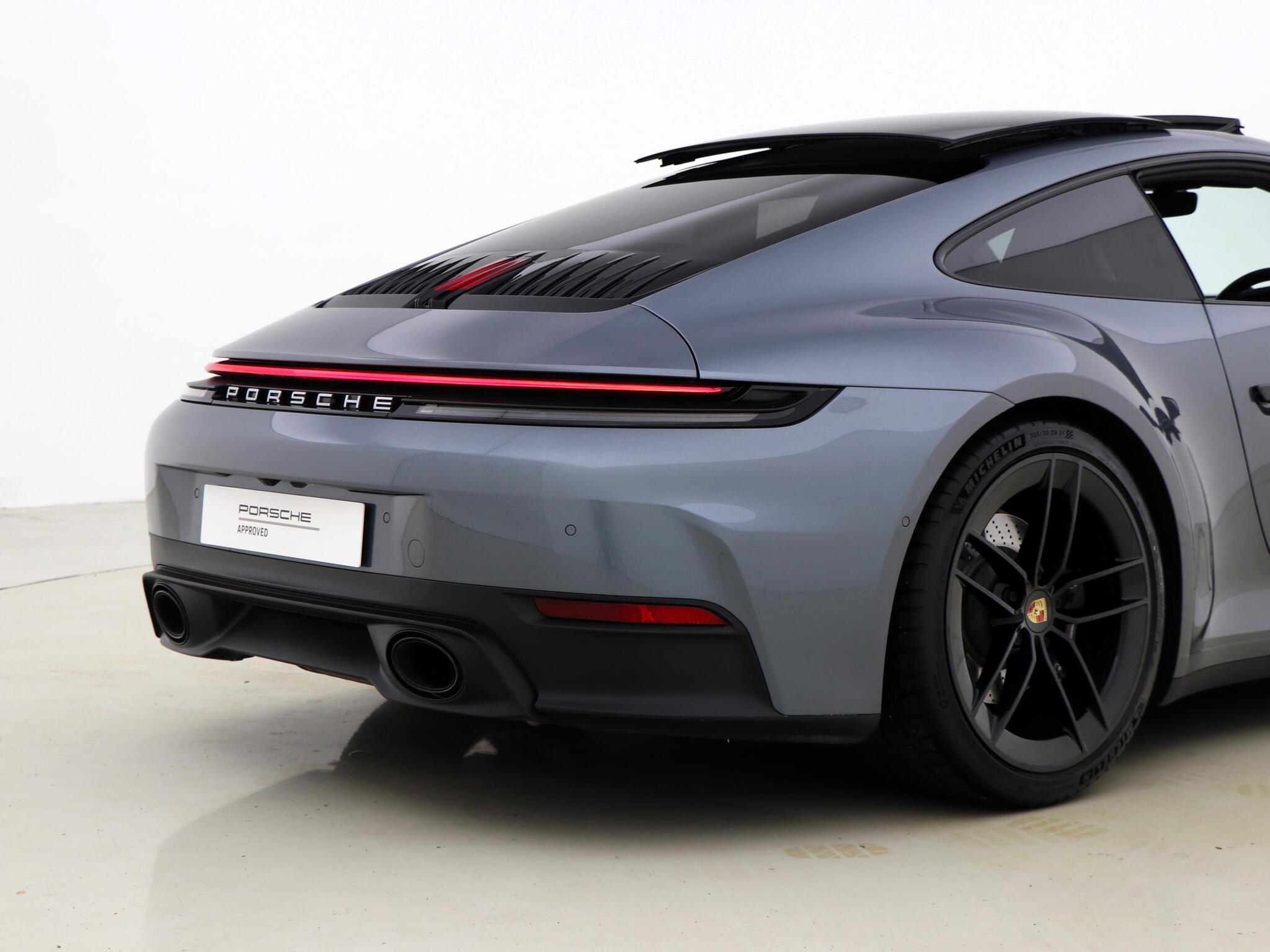 Porsche 911 view 23
