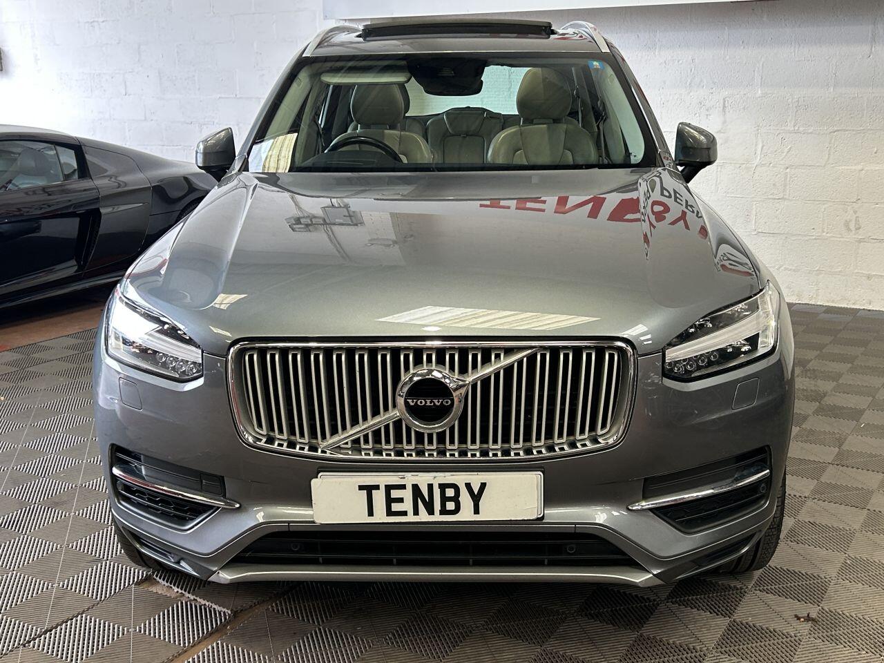 Volvo XC90 view 3