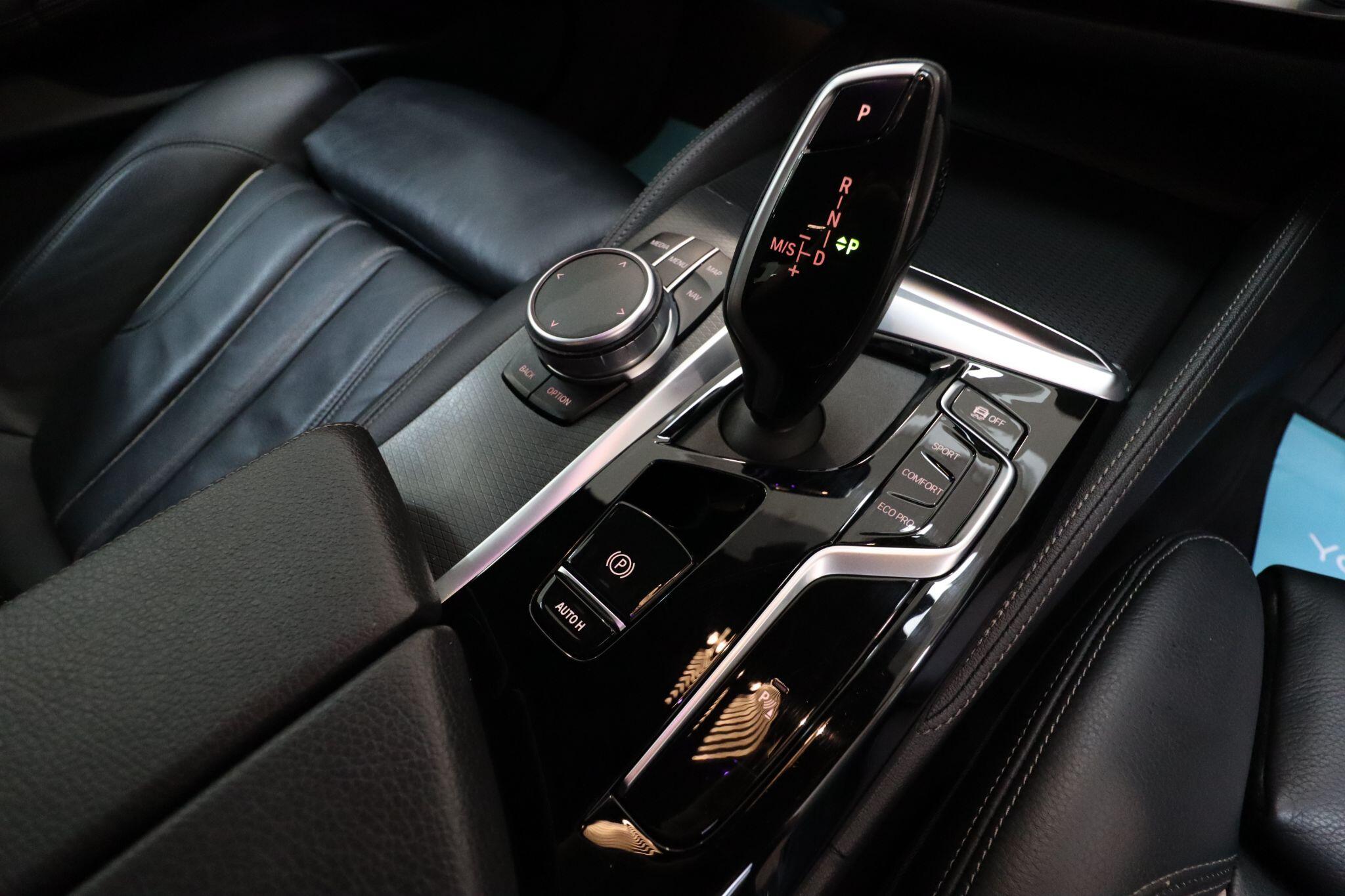 BMW 5 Series view 22
