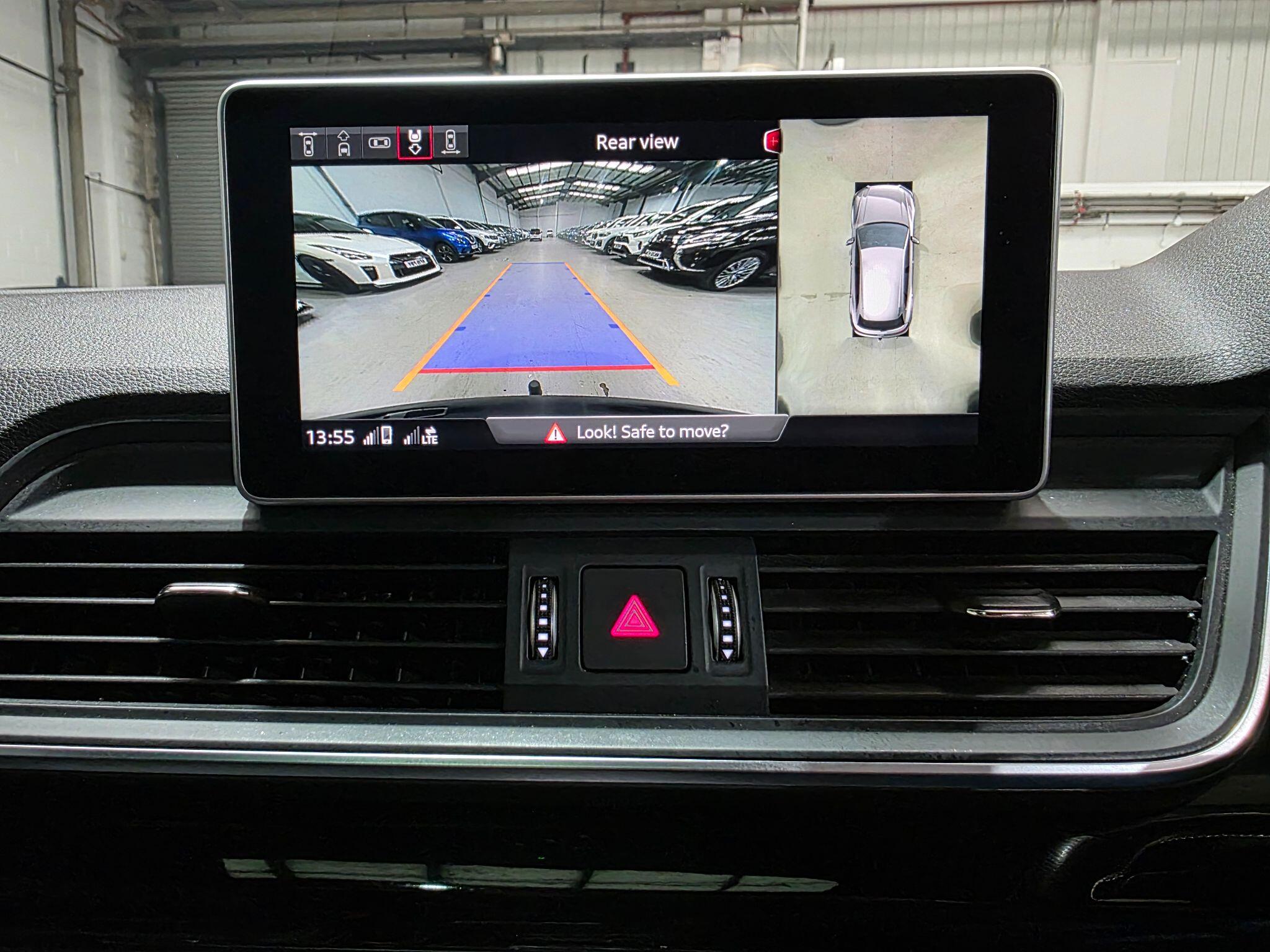 Audi Q5 view 9