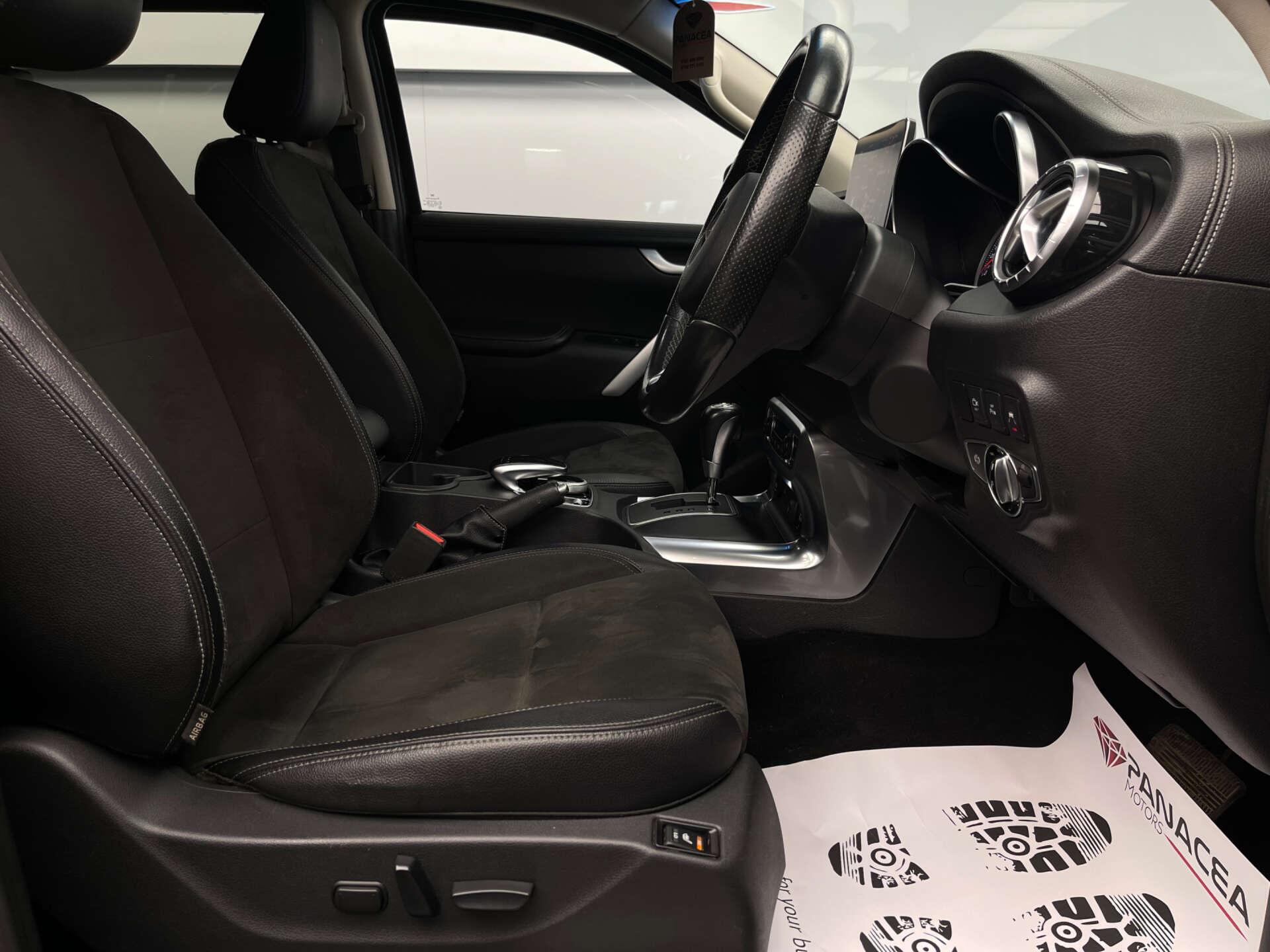 Mercedes-Benz X Class view 18