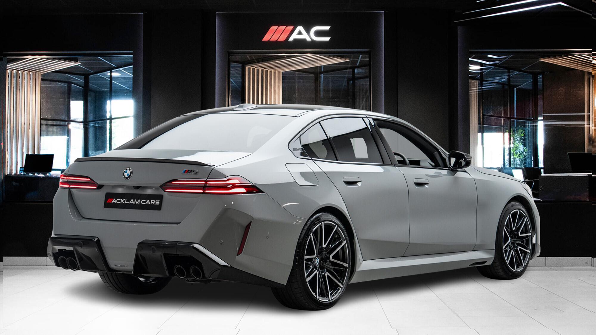 BMW M5 view 4