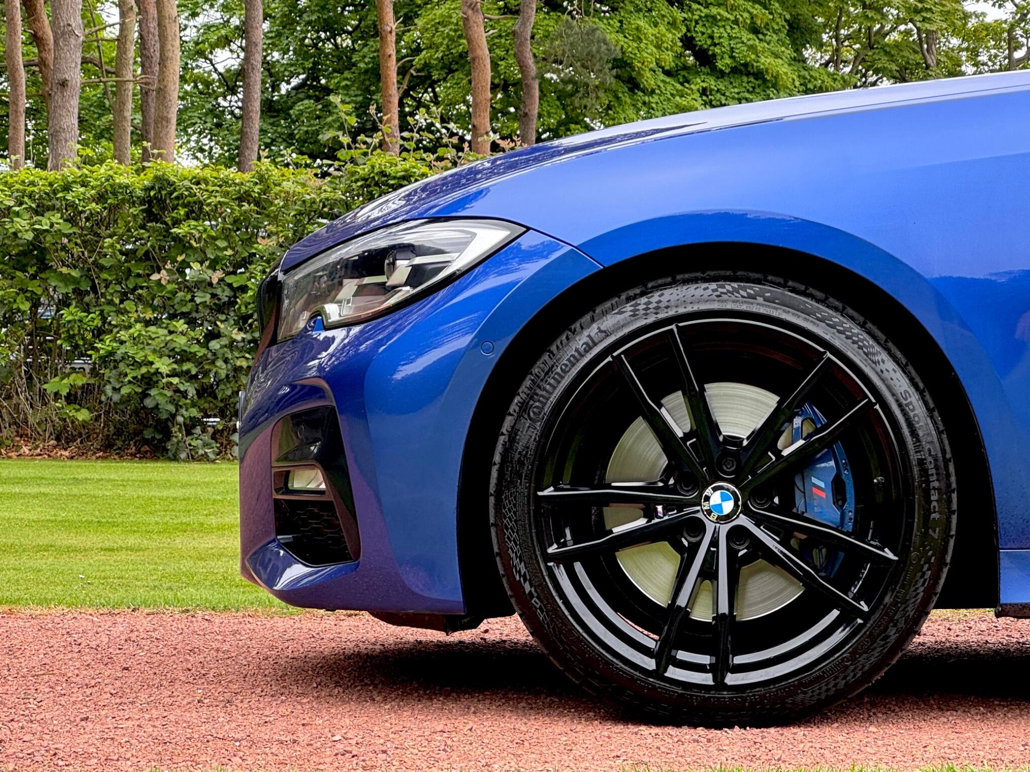 BMW 3 Series view 25